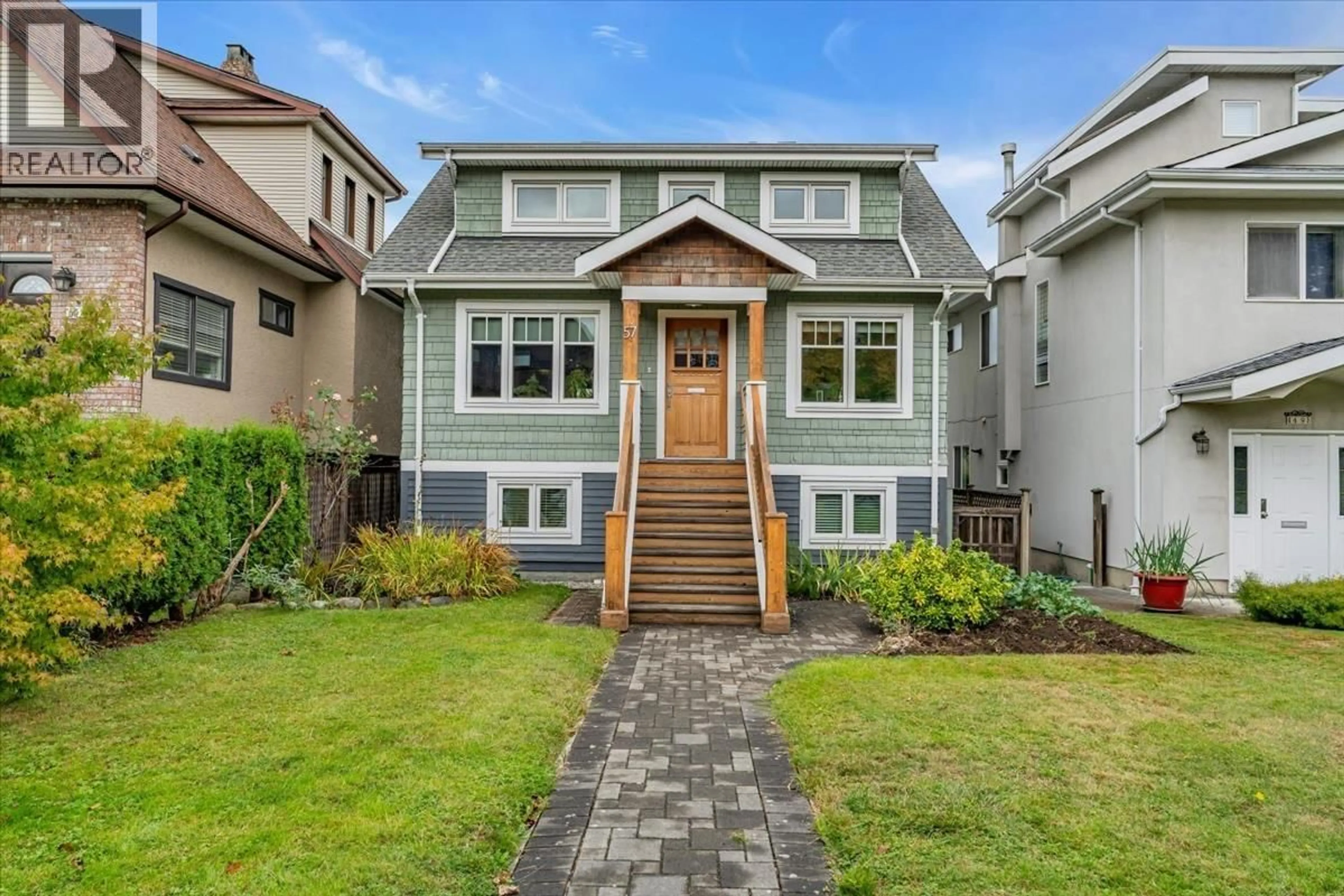 Home with vinyl exterior material, street for 57 17TH AVENUE, Vancouver British Columbia V5Y1Z5