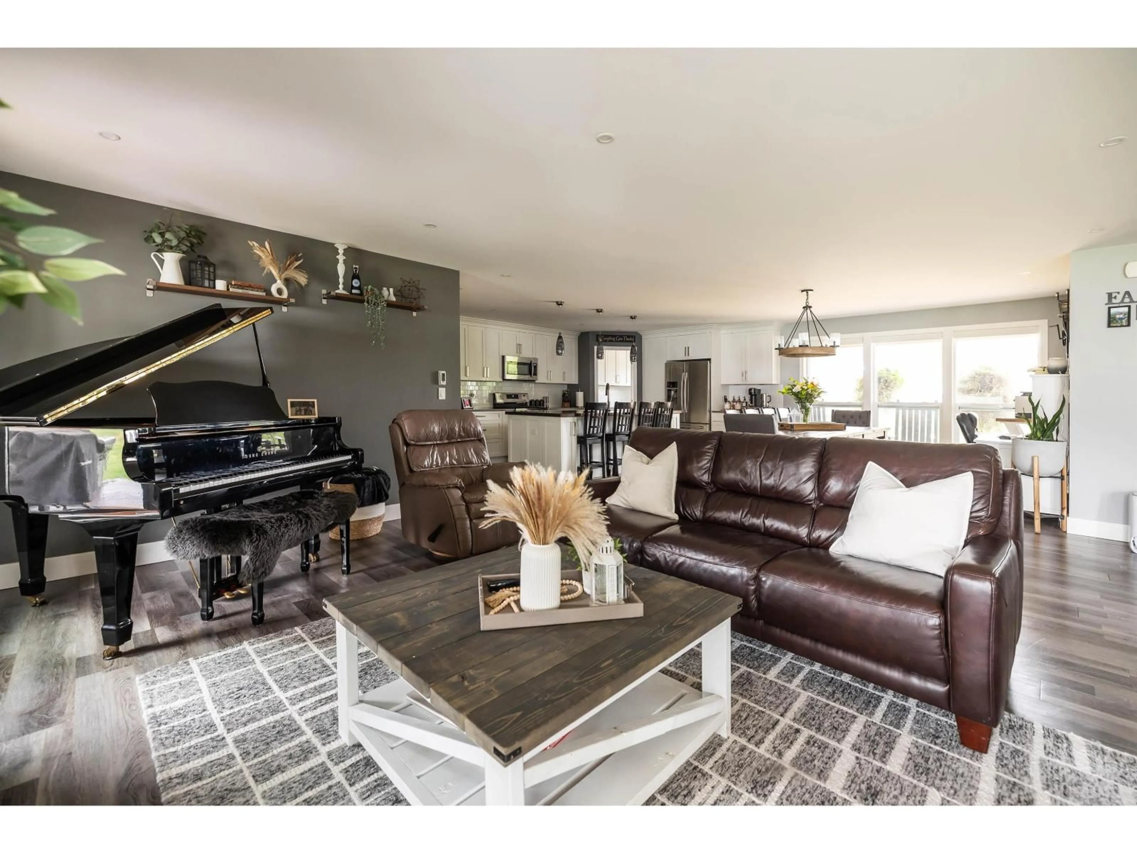 Living room with furniture, unknown for 4586 240, Langley British Columbia V2Z2M7