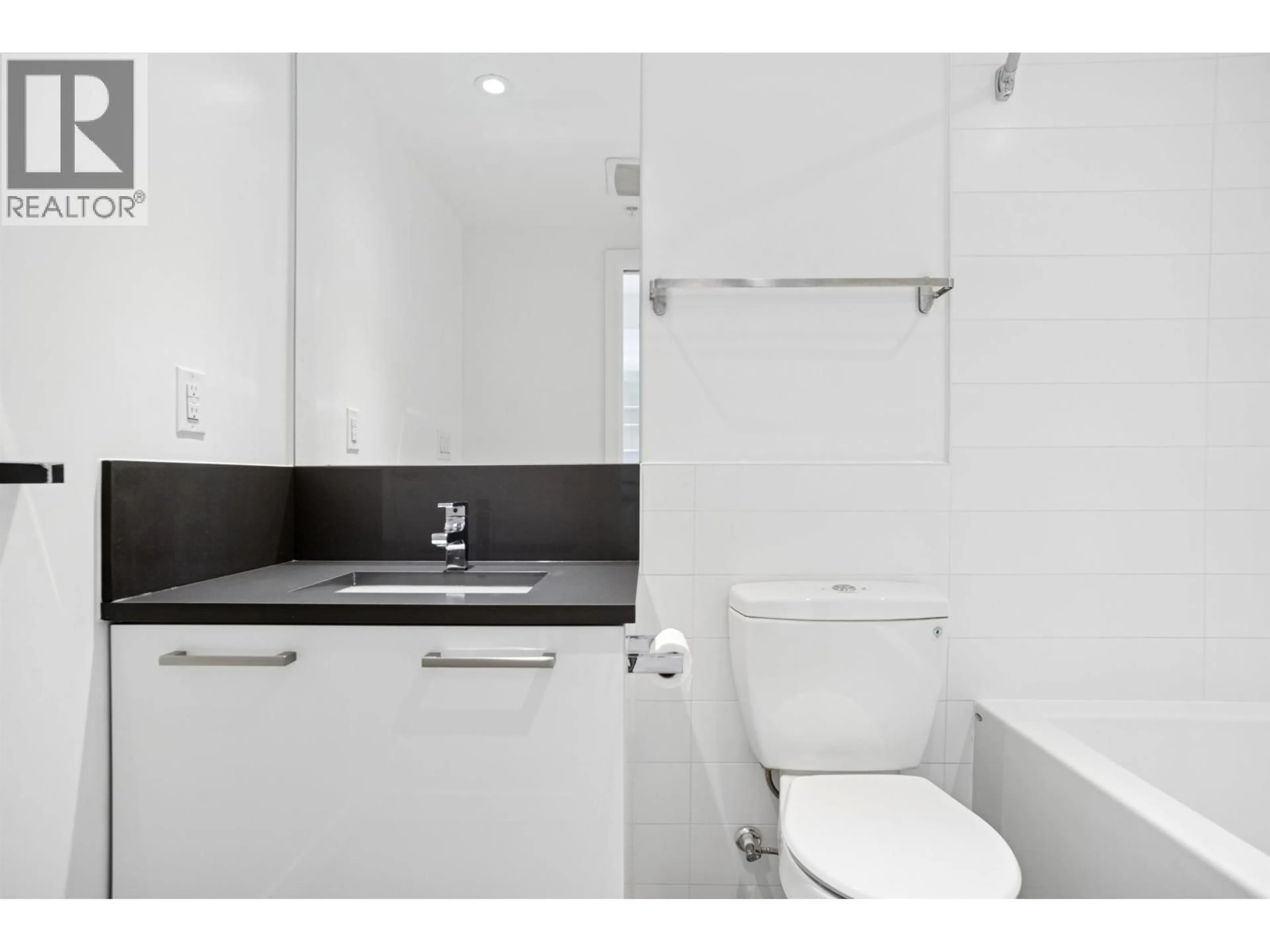 Standard bathroom, unknown for 653 - 955 HASTINGS STREET, Vancouver British Columbia V6A0G8