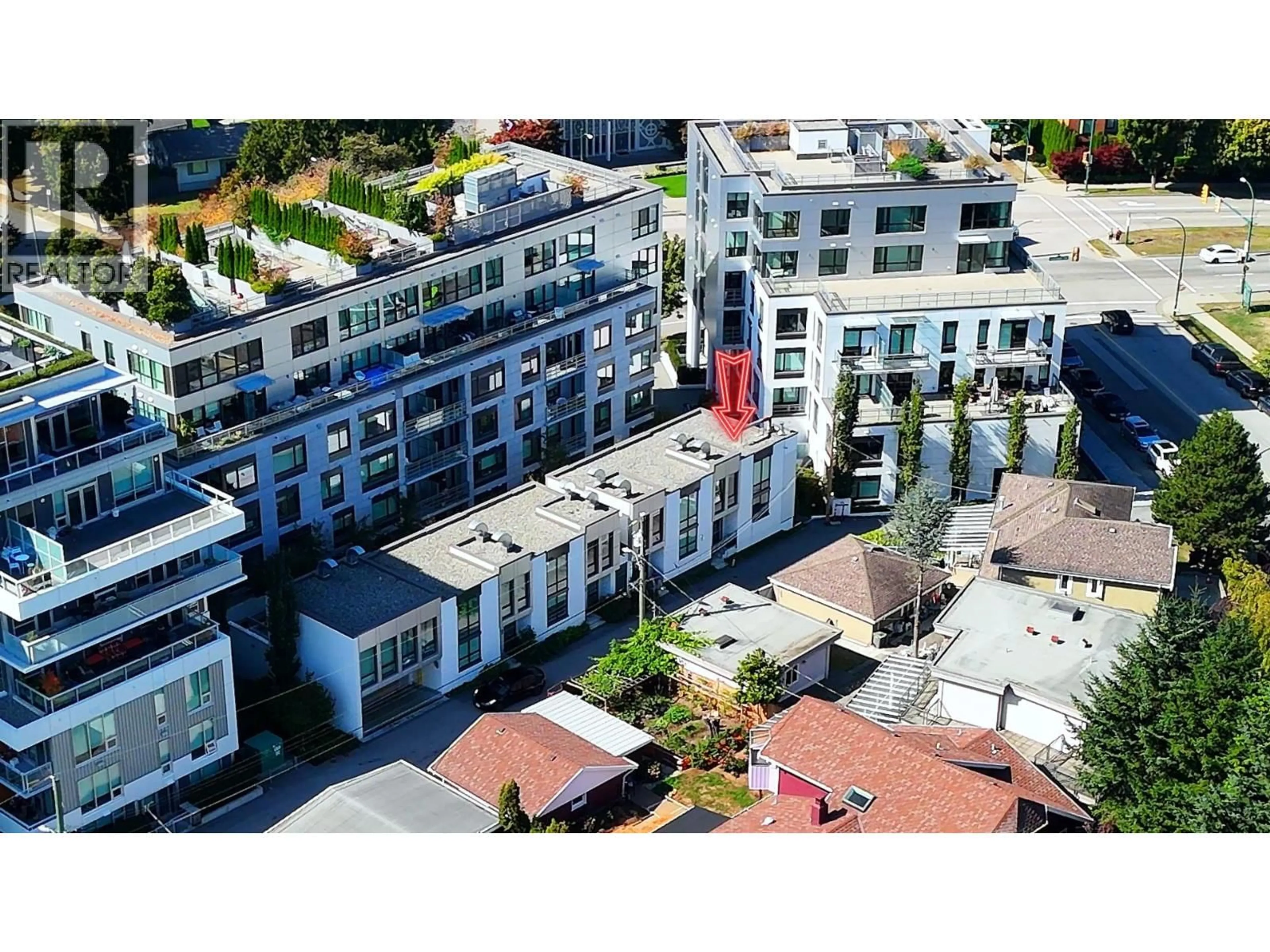 A pic from outside/outdoor area/front of a property/back of a property/a pic from drone, city buildings view from balcony for 4916 CAMBIE STREET, Vancouver British Columbia V5Z0K1