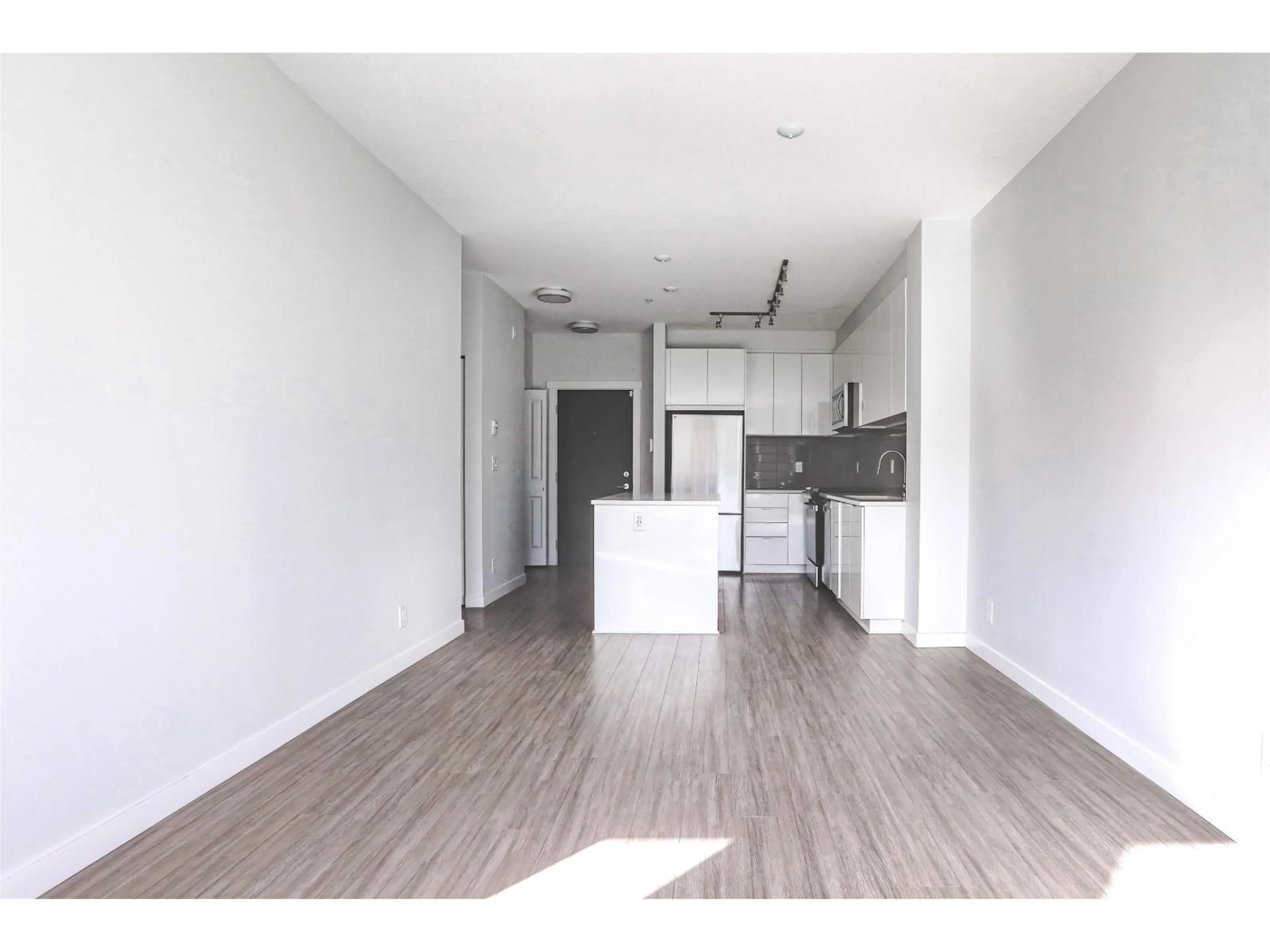 Open concept kitchen, wood/laminate floor for B120 - 8150 207, Langley British Columbia V2Y4J3