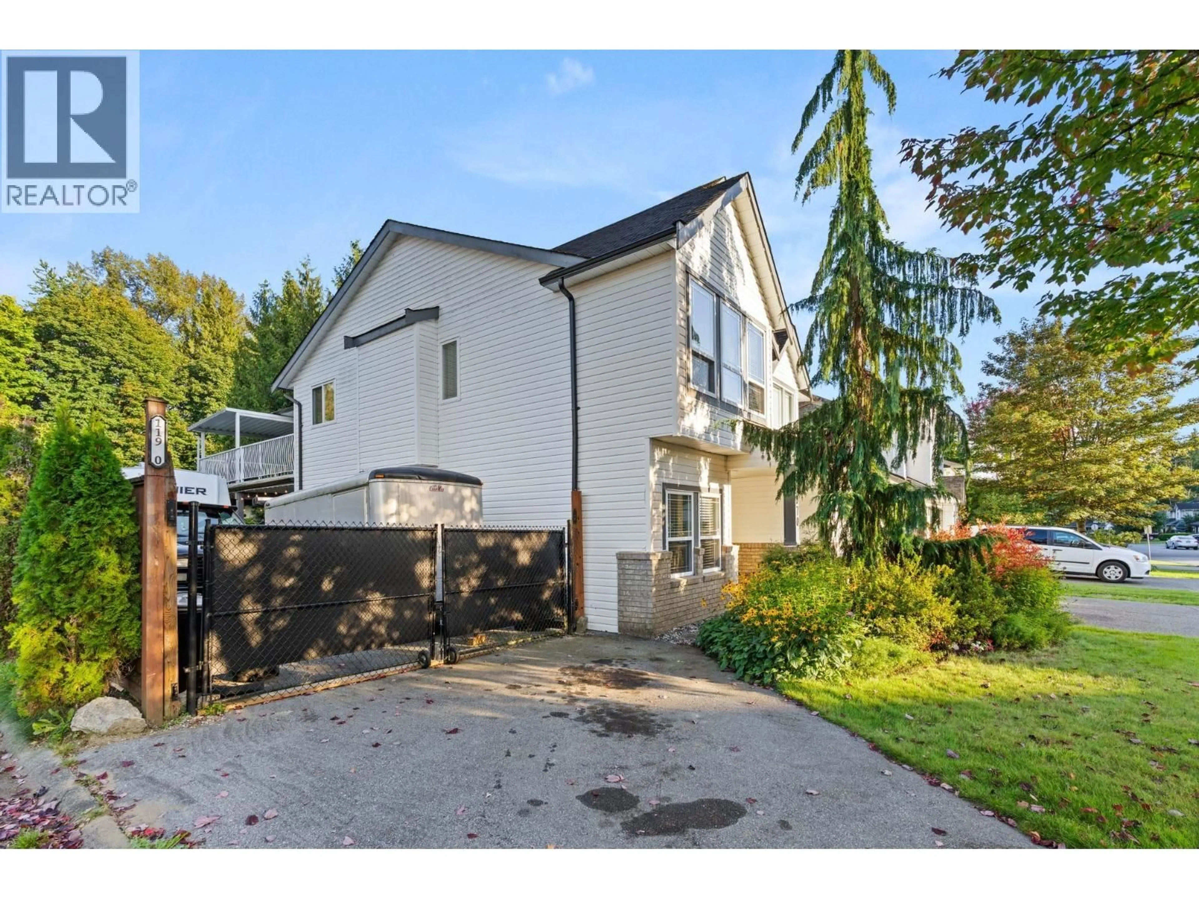A pic from outside/outdoor area/front of a property/back of a property/a pic from drone, street for 11970 249A STREET, Maple Ridge British Columbia V4R2E3