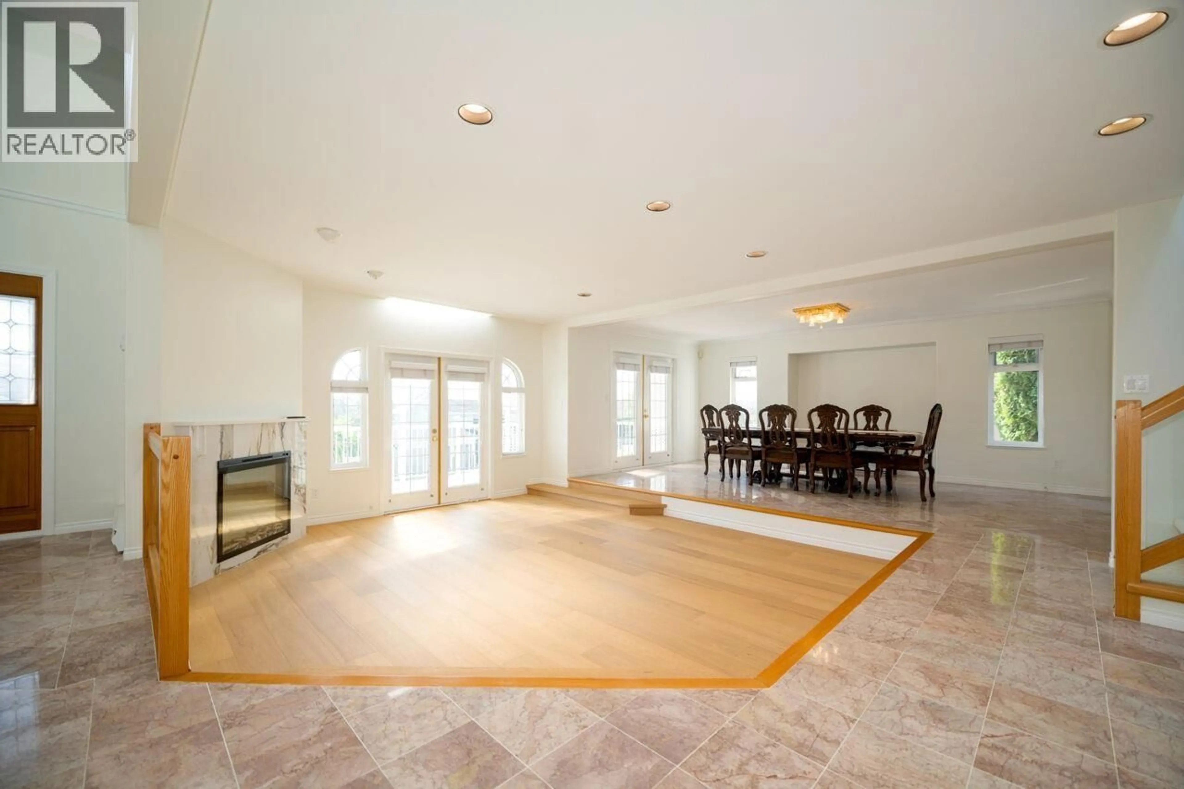 Indoor foyer for 2276 SICAMOUS AVENUE, Coquitlam British Columbia V3K6P5