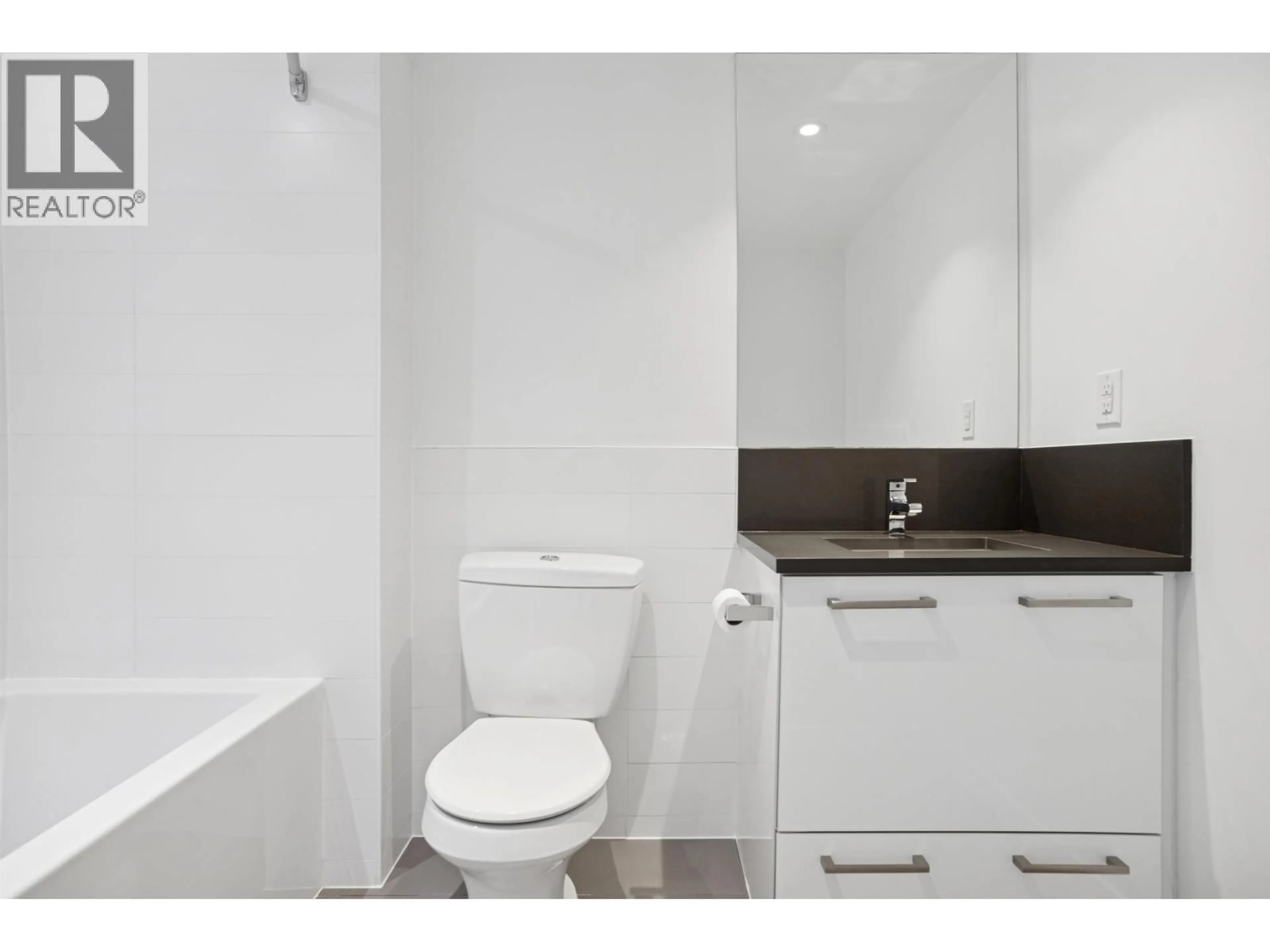 Standard bathroom, unknown for 554 - 955 HASTINGS STREET, Vancouver British Columbia V6A0G8