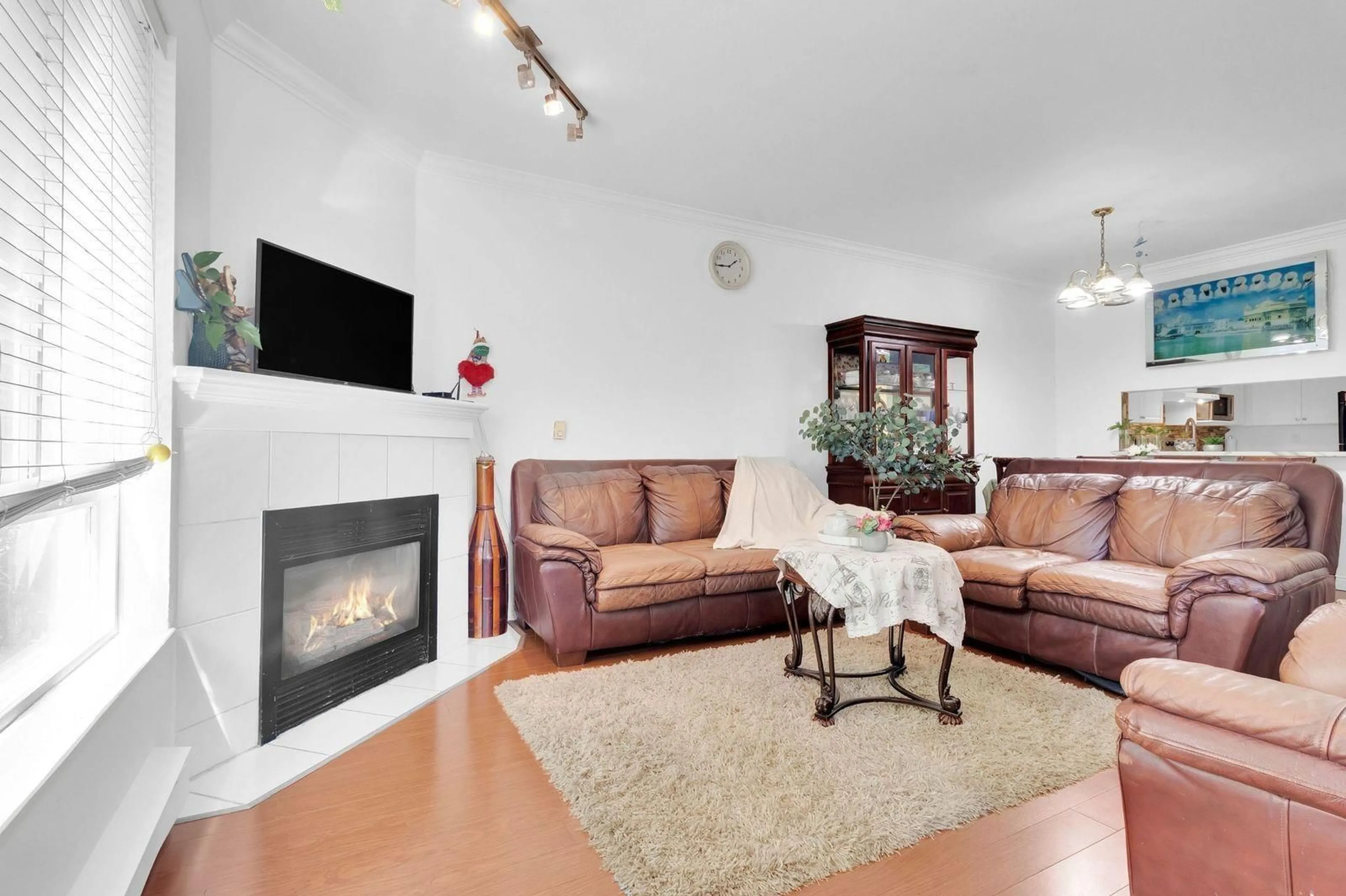 Living room with furniture, unknown for 501 - 10082 132, Surrey British Columbia V3T5V3