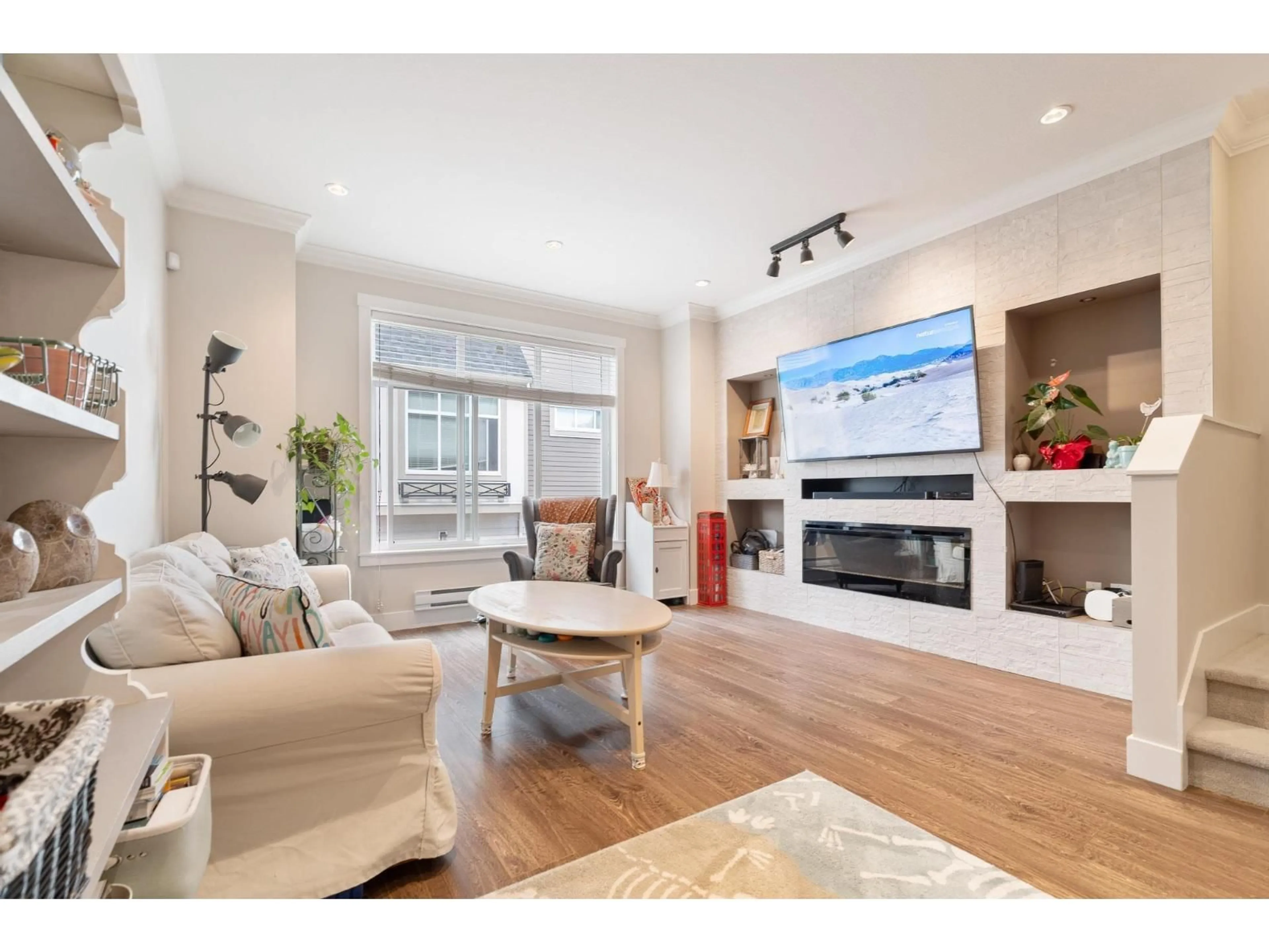Living room with furniture, wood/laminate floor for 37 - 6591 195A, Surrey British Columbia V4N6N5