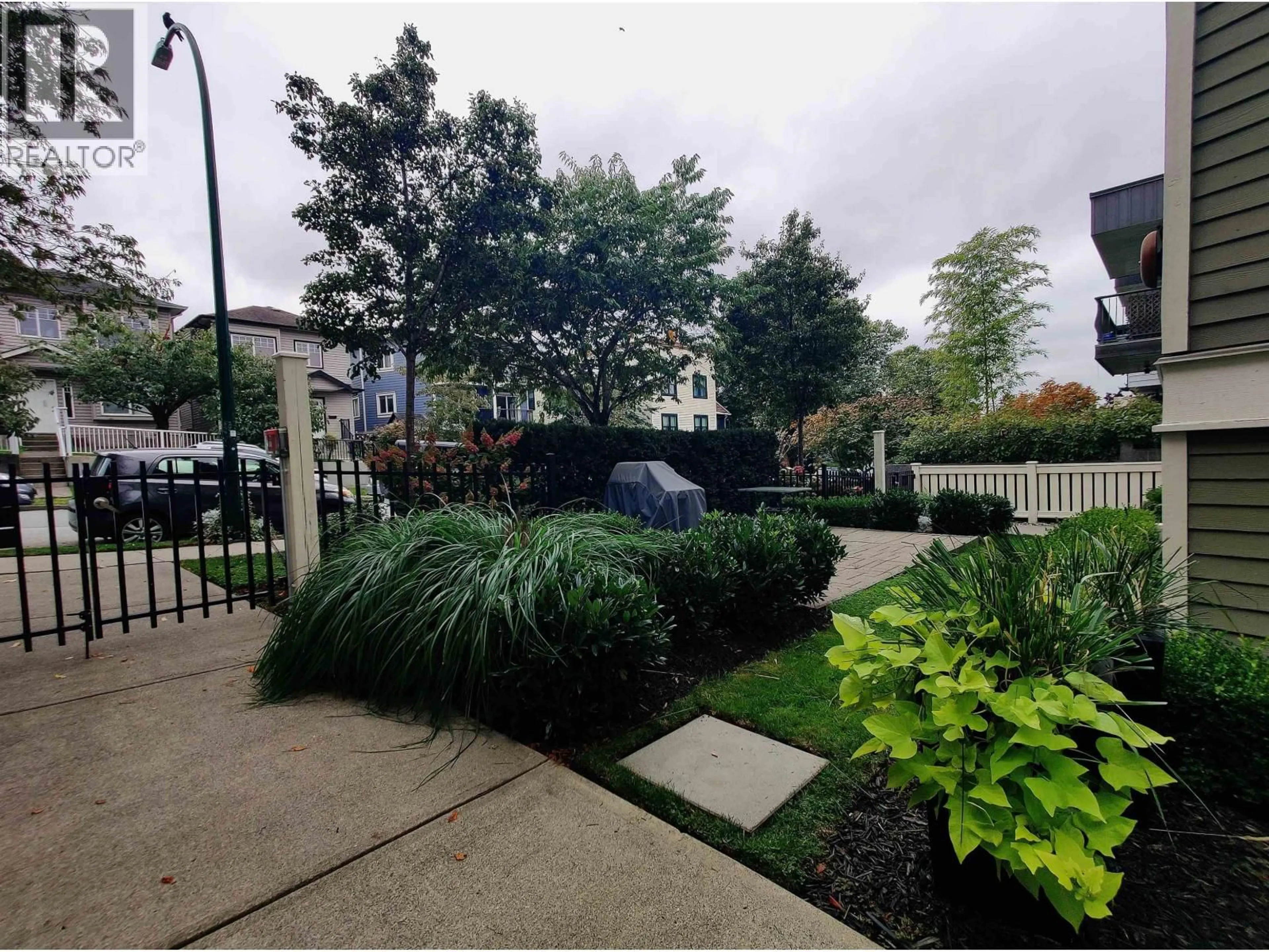 A pic from outside/outdoor area/front of a property/back of a property/a pic from drone, street for 2055 TRIUMPH STREET, Vancouver British Columbia V5L1K7
