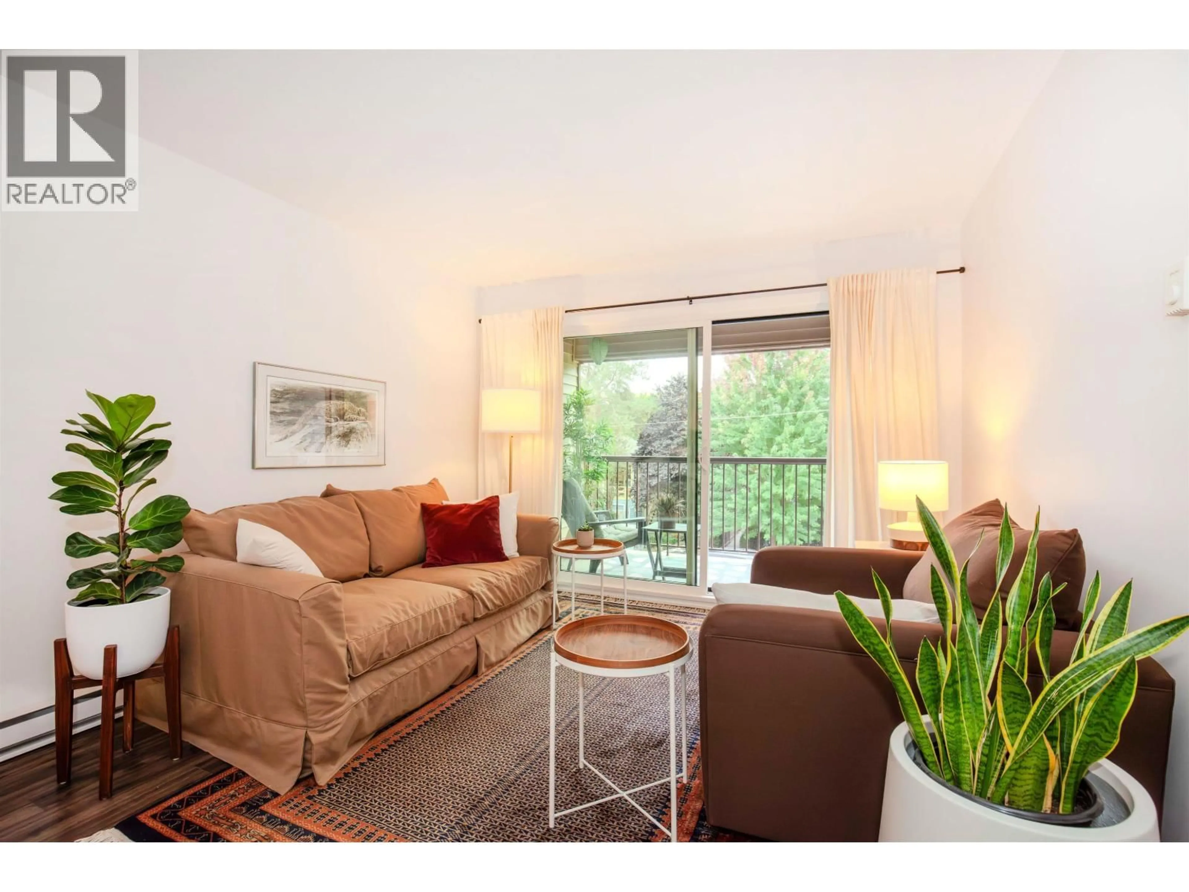 Living room with furniture, unknown for 403 - 2045 FRANKLIN STREET, Vancouver British Columbia V5L1R4