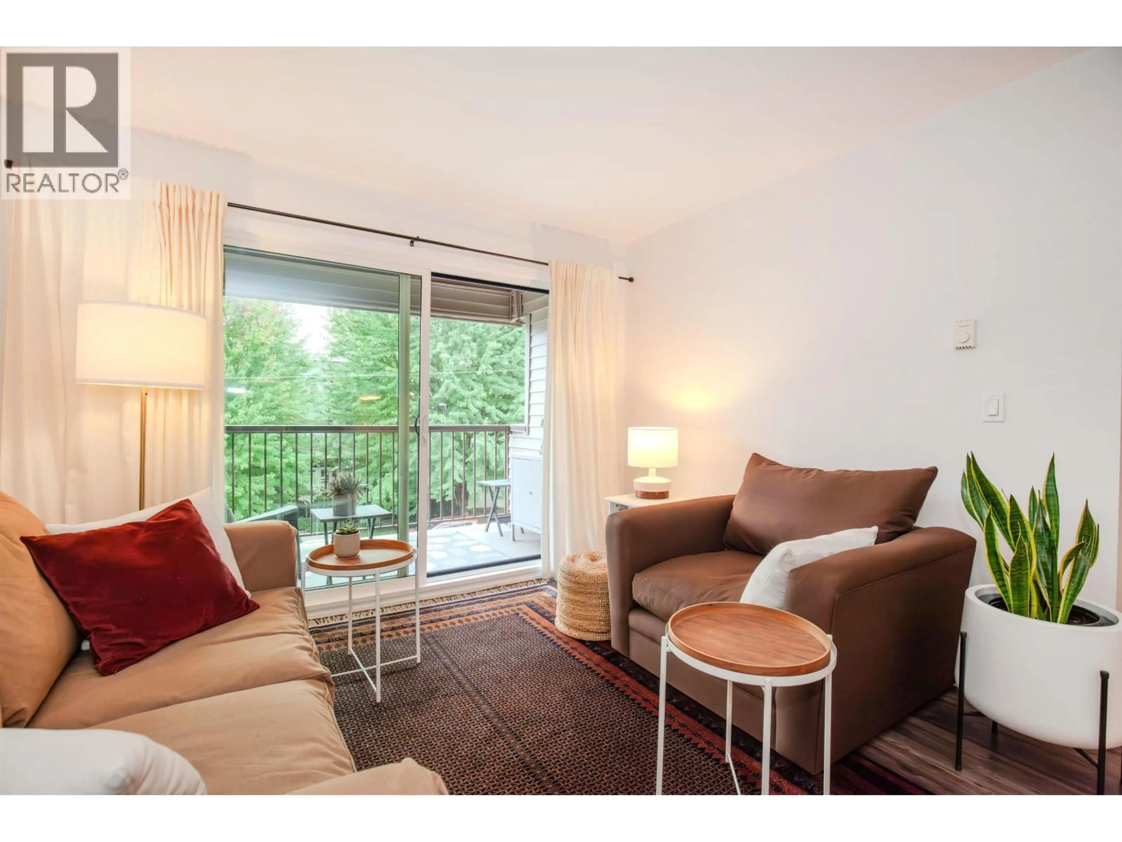 Living room with furniture, wood/laminate floor for 403 - 2045 FRANKLIN STREET, Vancouver British Columbia V5L1R4