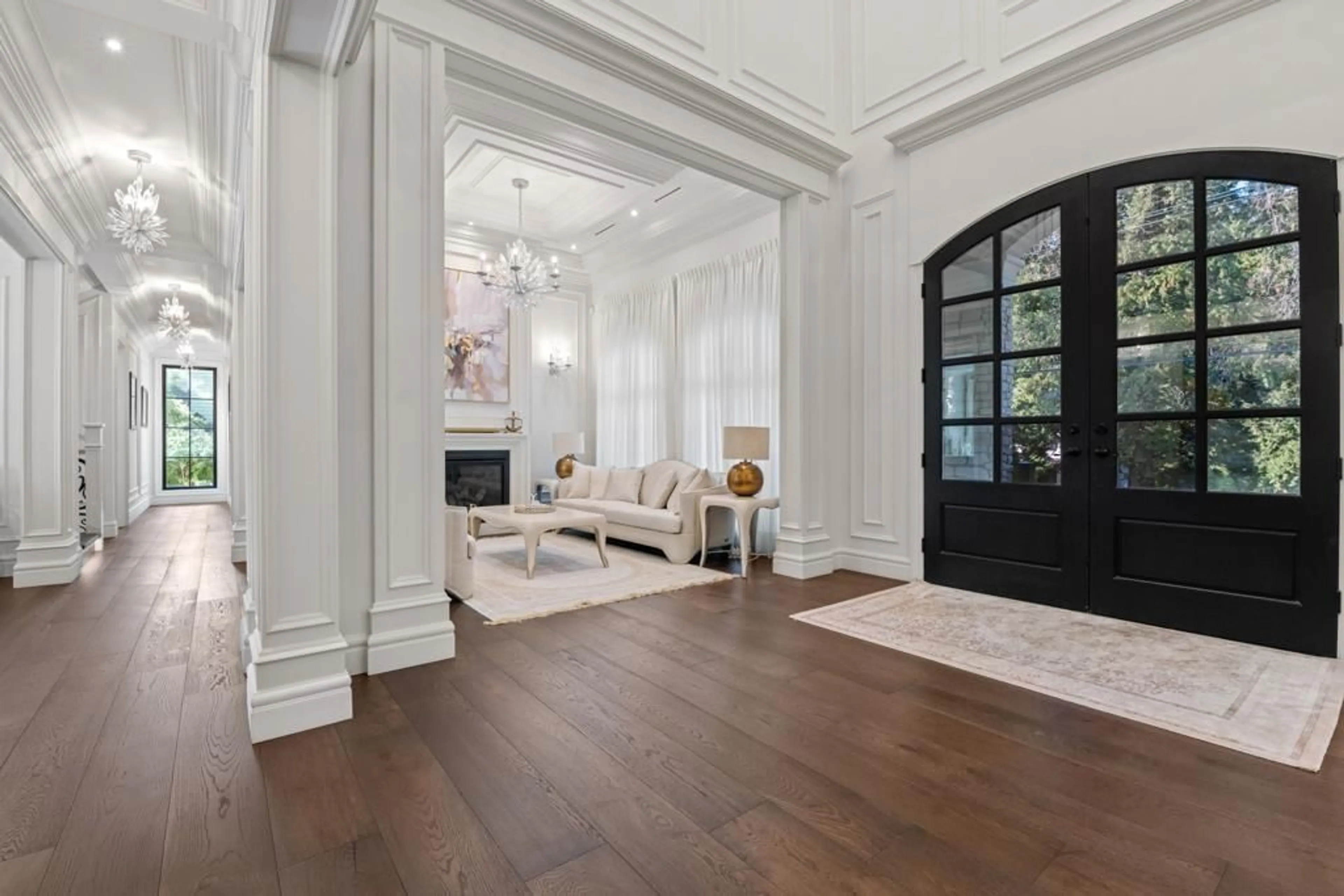Indoor entryway for 13136 24, Surrey British Columbia V4A2G1