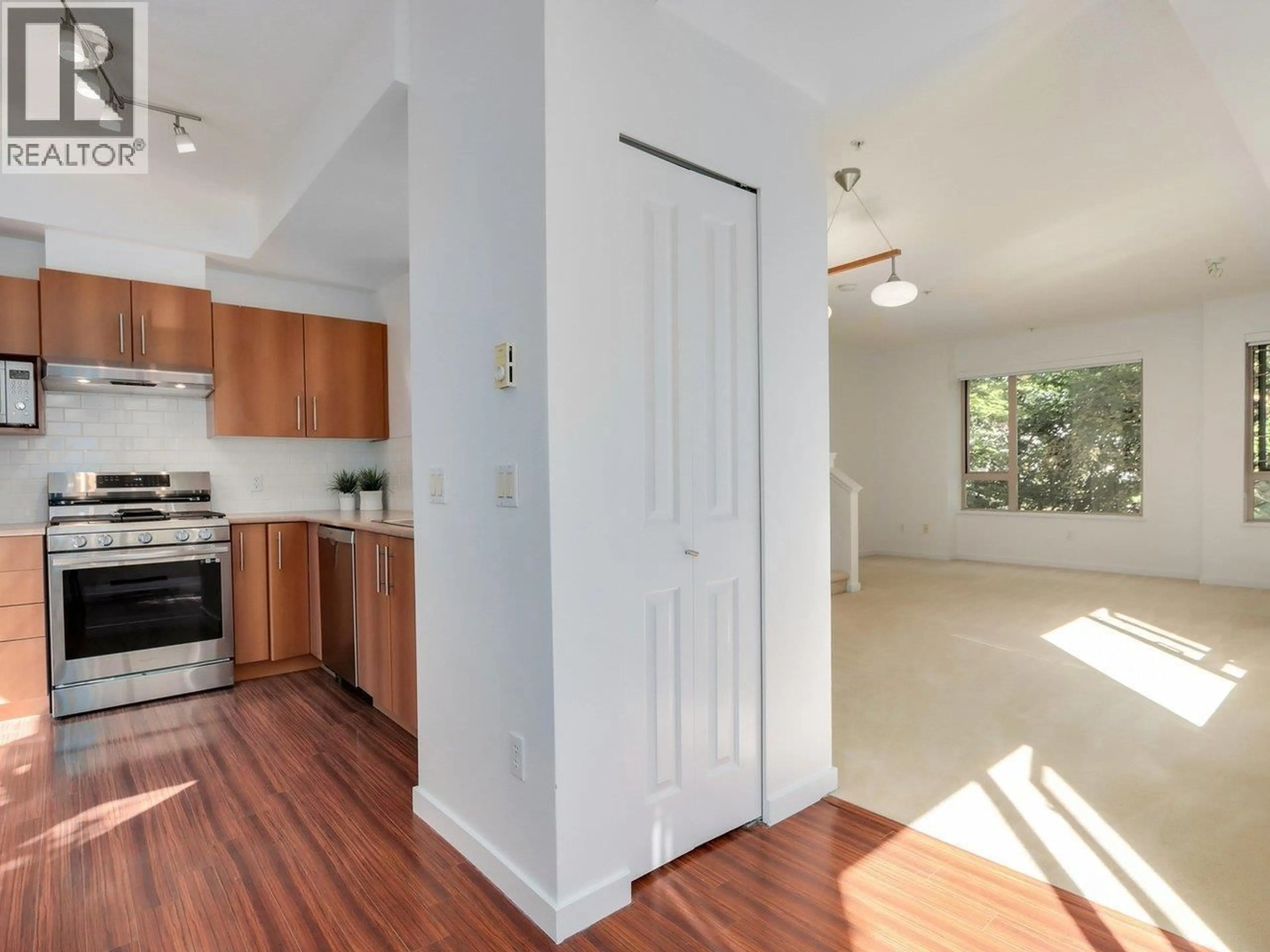 Unknown for 114 - 9229 UNIVERSITY CRESCENT, Burnaby British Columbia V5A4Z2