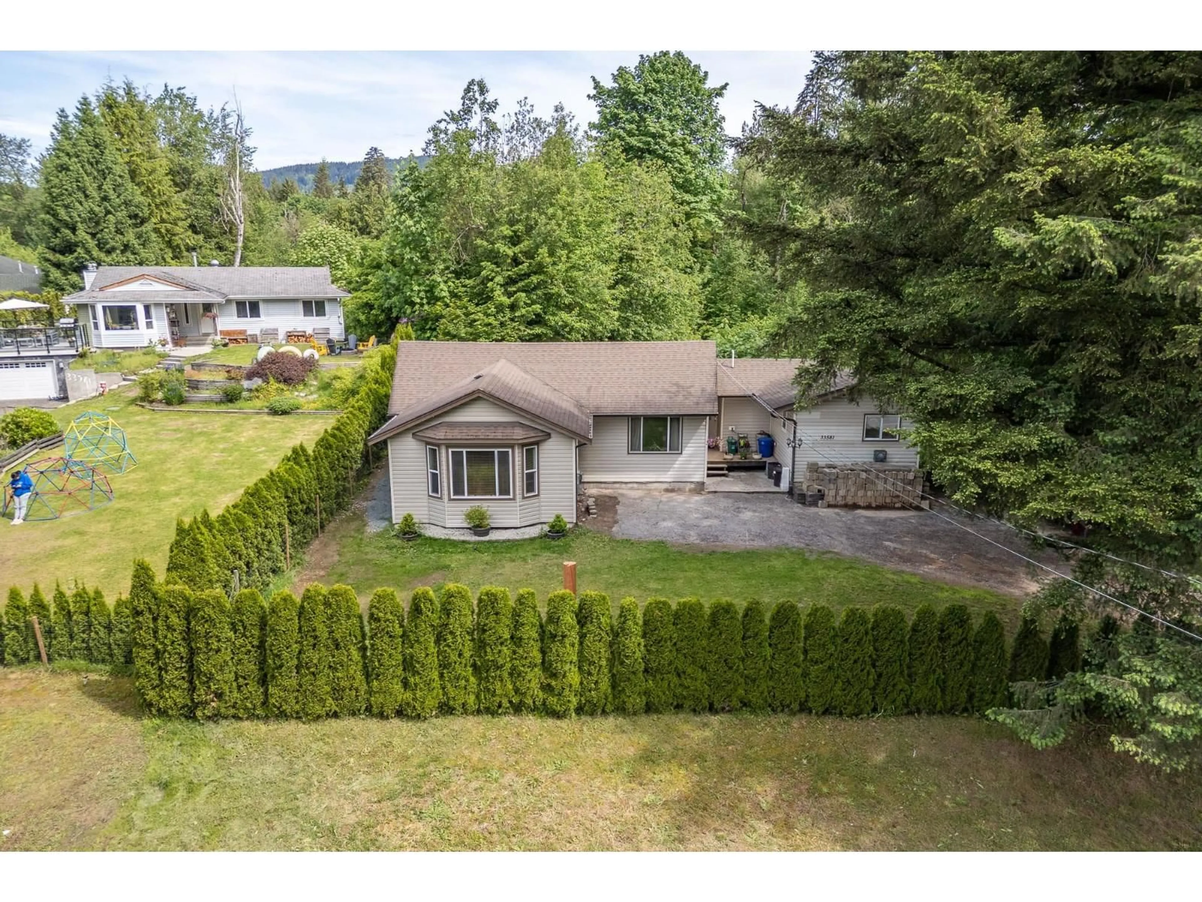 A pic from outside/outdoor area/front of a property/back of a property/a pic from drone, mountain view for 33581 DEWDNEY TRUNK, Mission British Columbia V2V6Y3