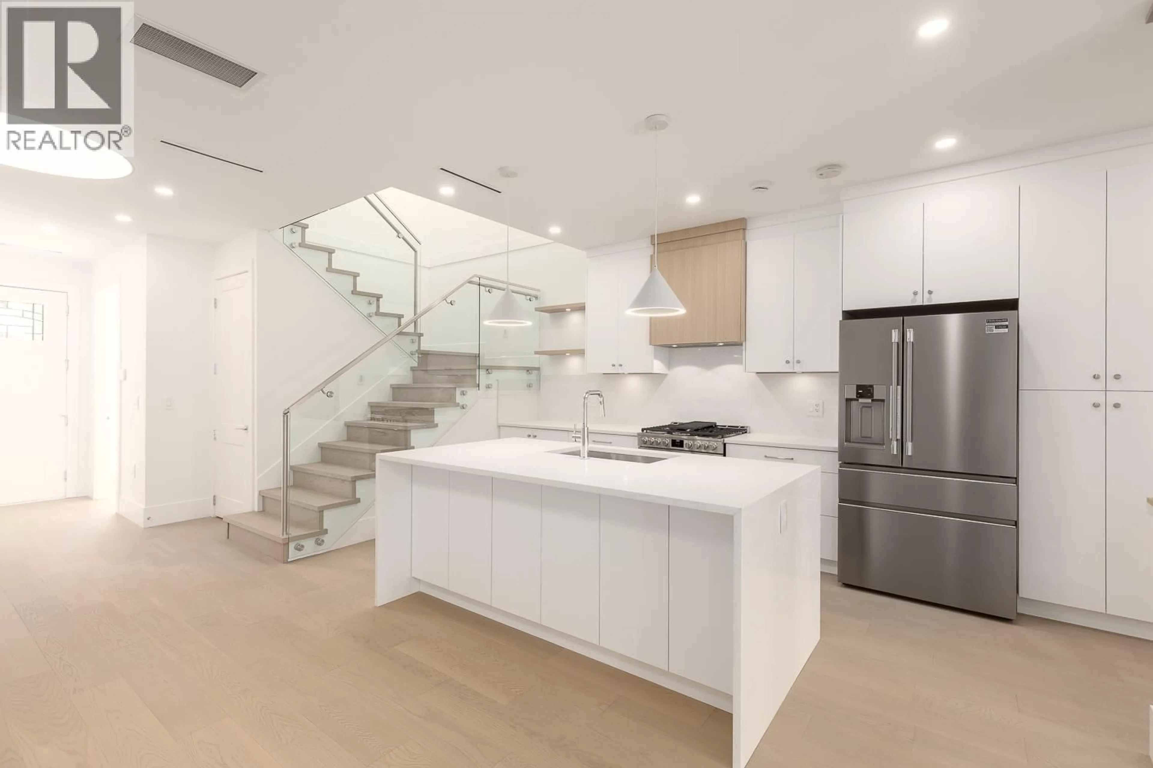 Contemporary kitchen, unknown for 3929 FOREST STREET, Burnaby British Columbia V5G1W7