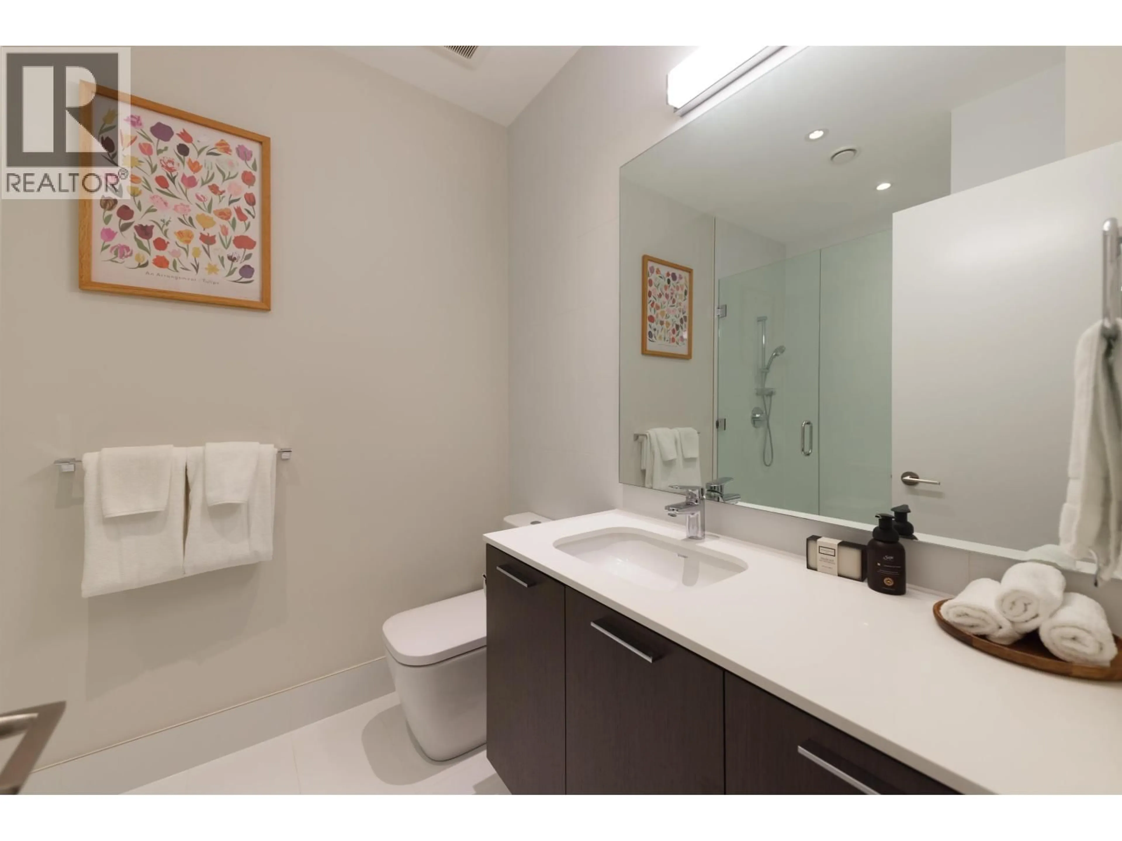 Standard bathroom, ceramic/tile floor for 2821 CHIPPENDALE ROAD, West Vancouver British Columbia V7S0A7