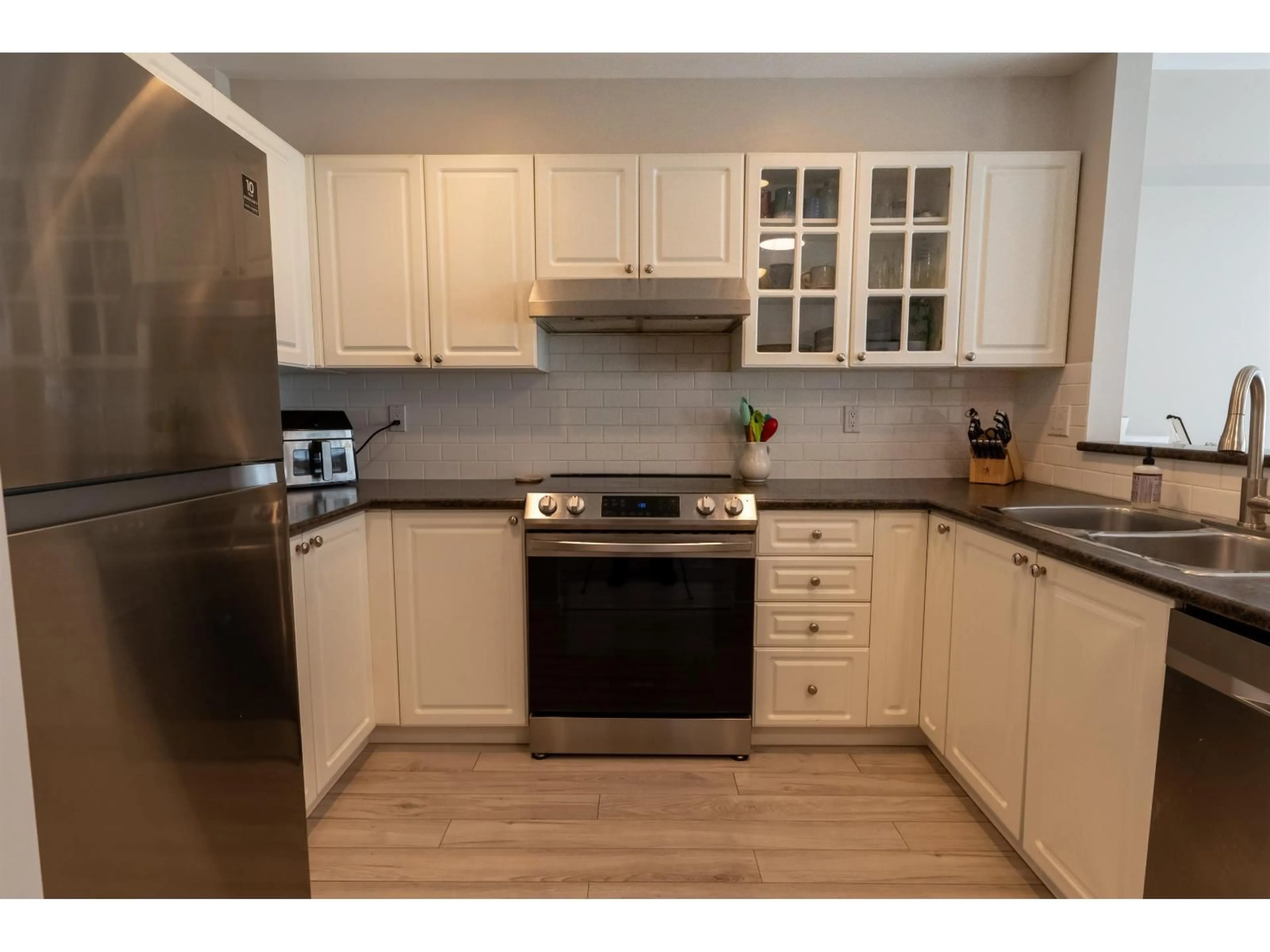 Standard kitchen, wood/laminate floor for 63 - 8844 208, Langley British Columbia V1M3X7