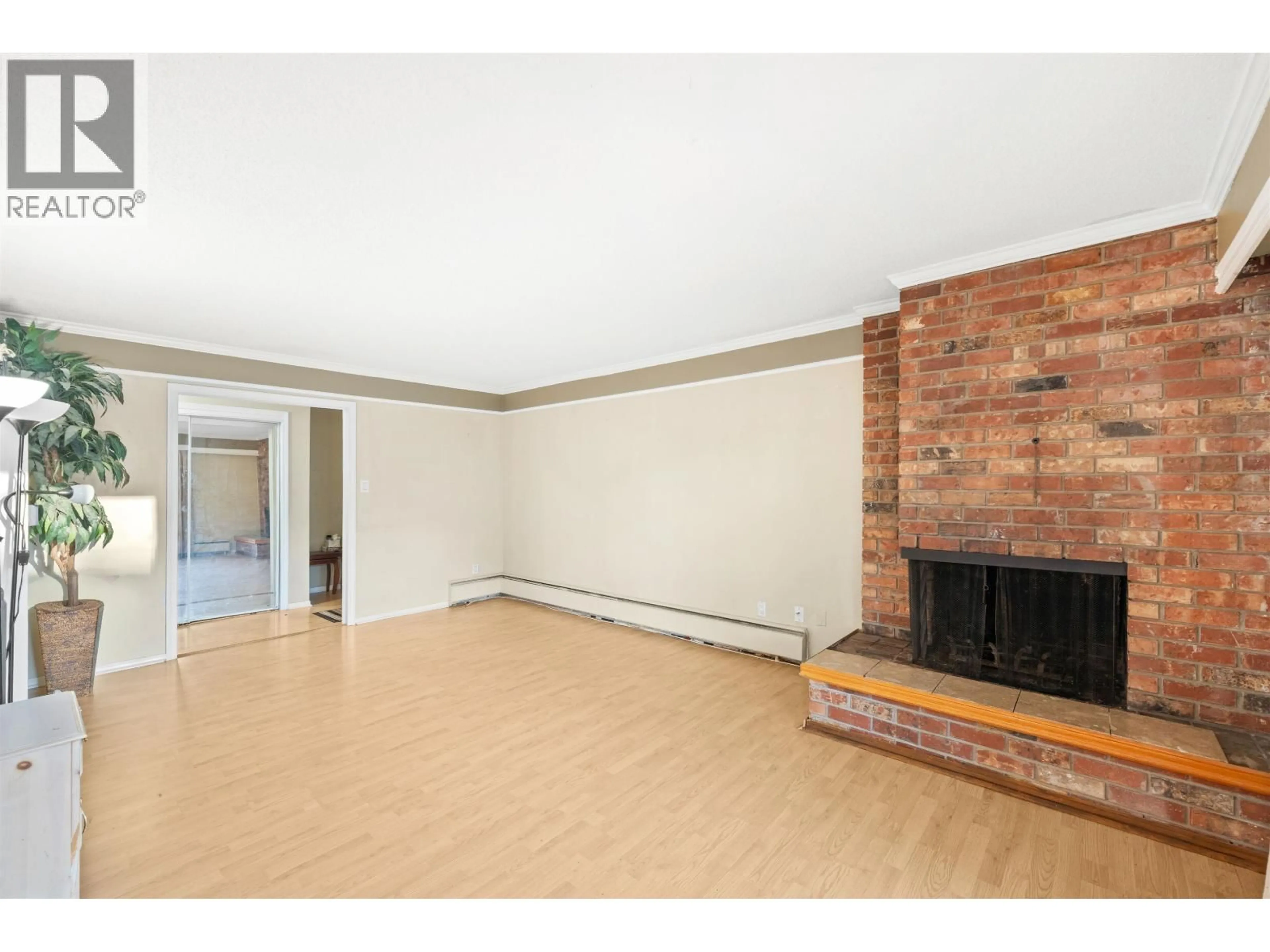 A pic of a room for 8985 HORNE STREET, Burnaby British Columbia V3N4J8