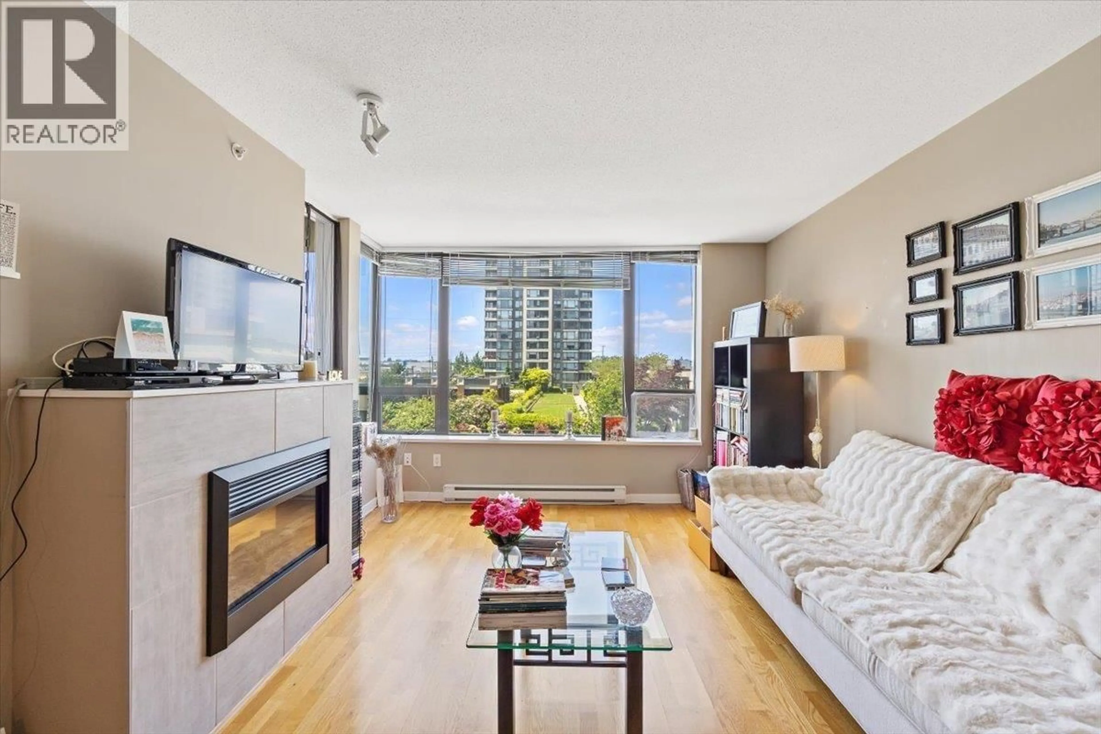 Living room with furniture, unknown for 505 - 4182 DAWSON STREET, Burnaby British Columbia V5C0A2