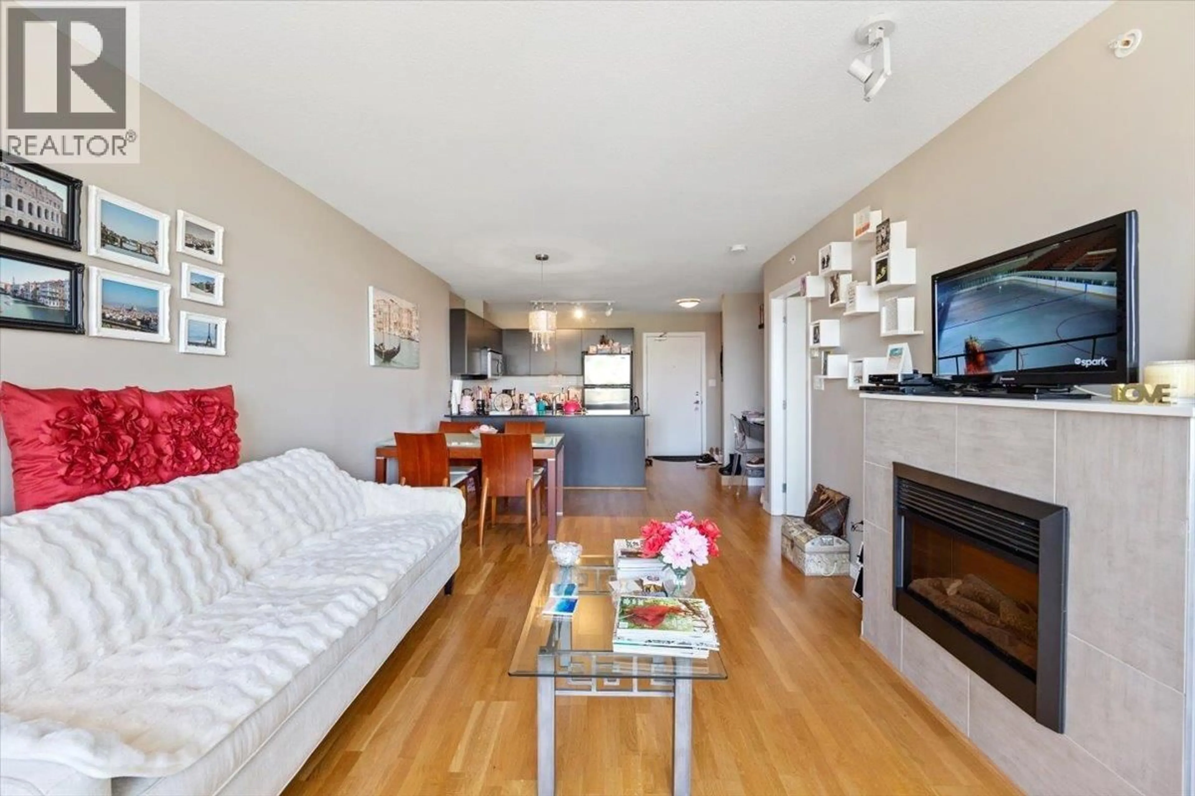 Living room with furniture, wood/laminate floor for 505 - 4182 DAWSON STREET, Burnaby British Columbia V5C0A2