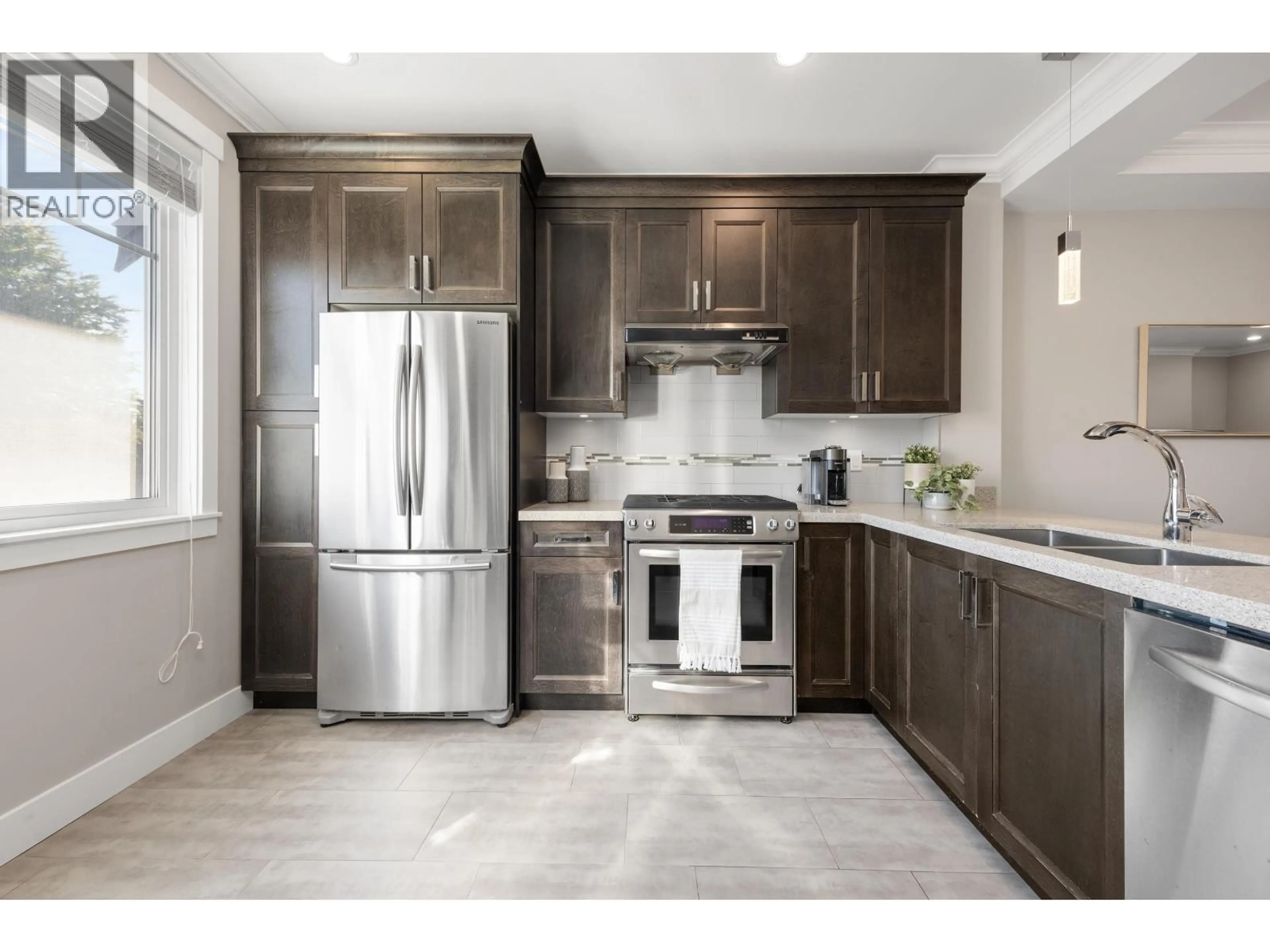 Open concept kitchen, ceramic/tile floor for 12 - 9733 BLUNDELL ROAD, Richmond British Columbia V6Y1K8