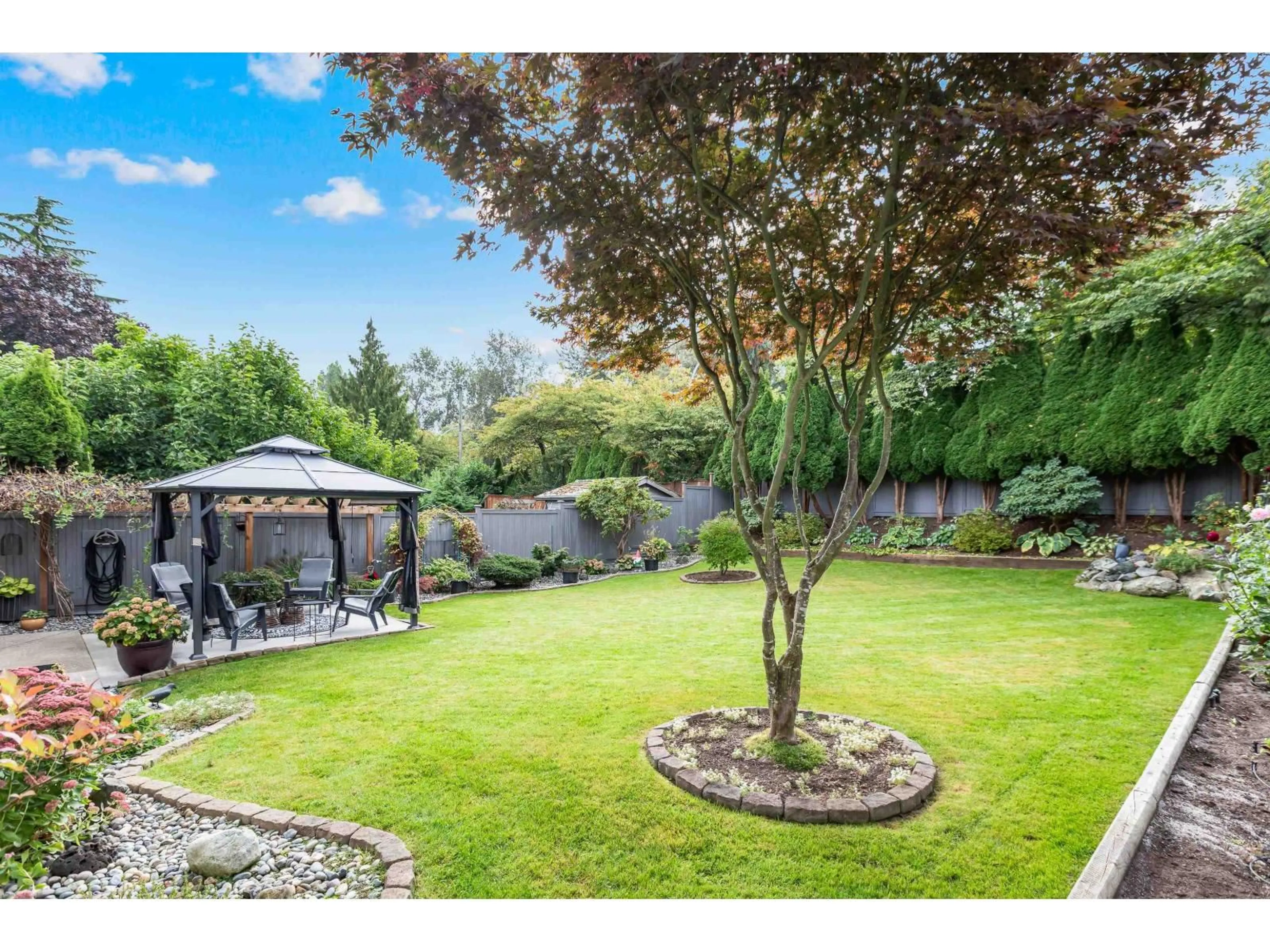A pic from outside/outdoor area/front of a property/back of a property/a pic from drone, unknown for 21398 88A, Langley British Columbia V1M2H9