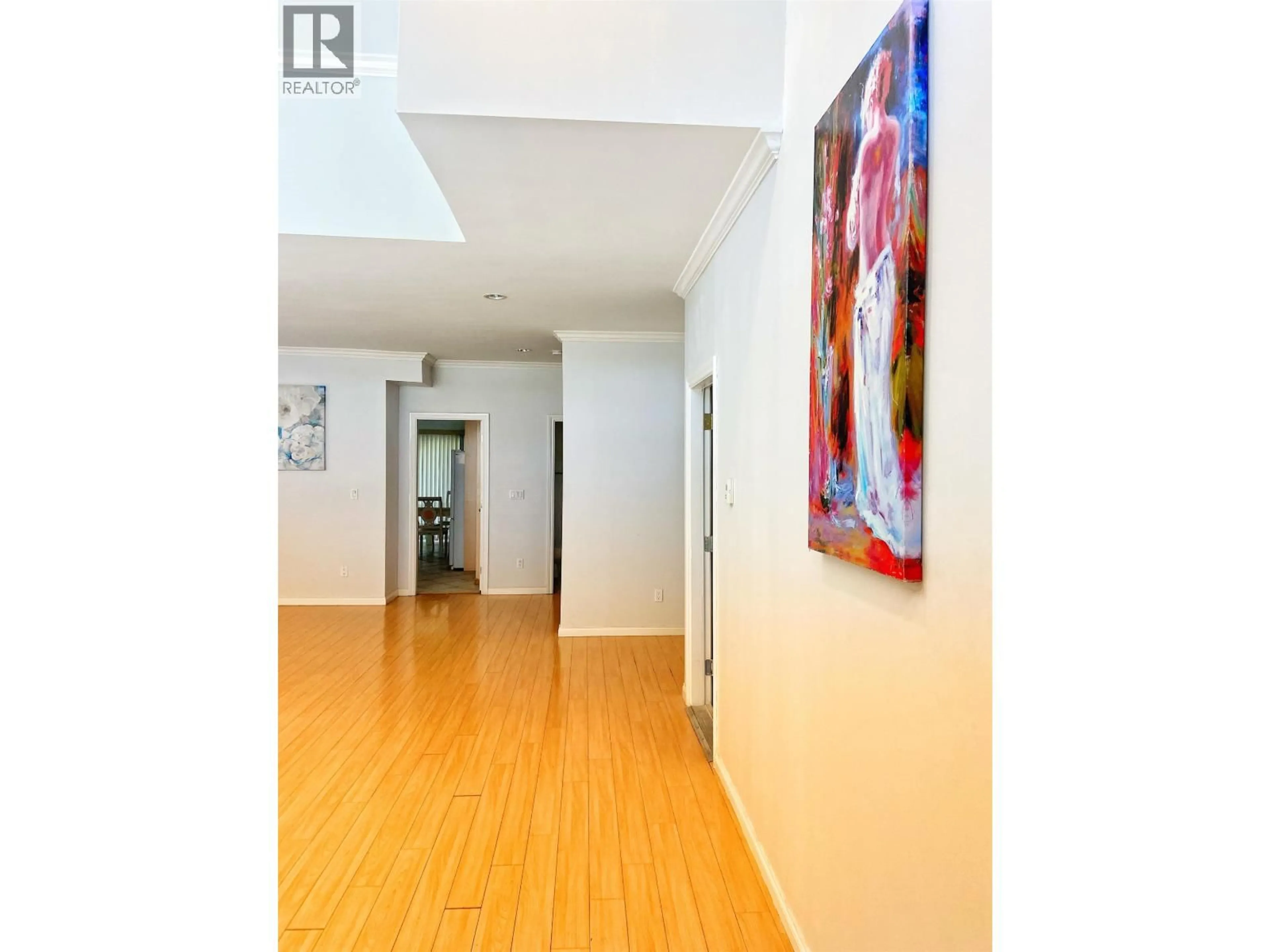 Indoor foyer for 5989 RUMBLE STREET, Burnaby British Columbia V5J2C6
