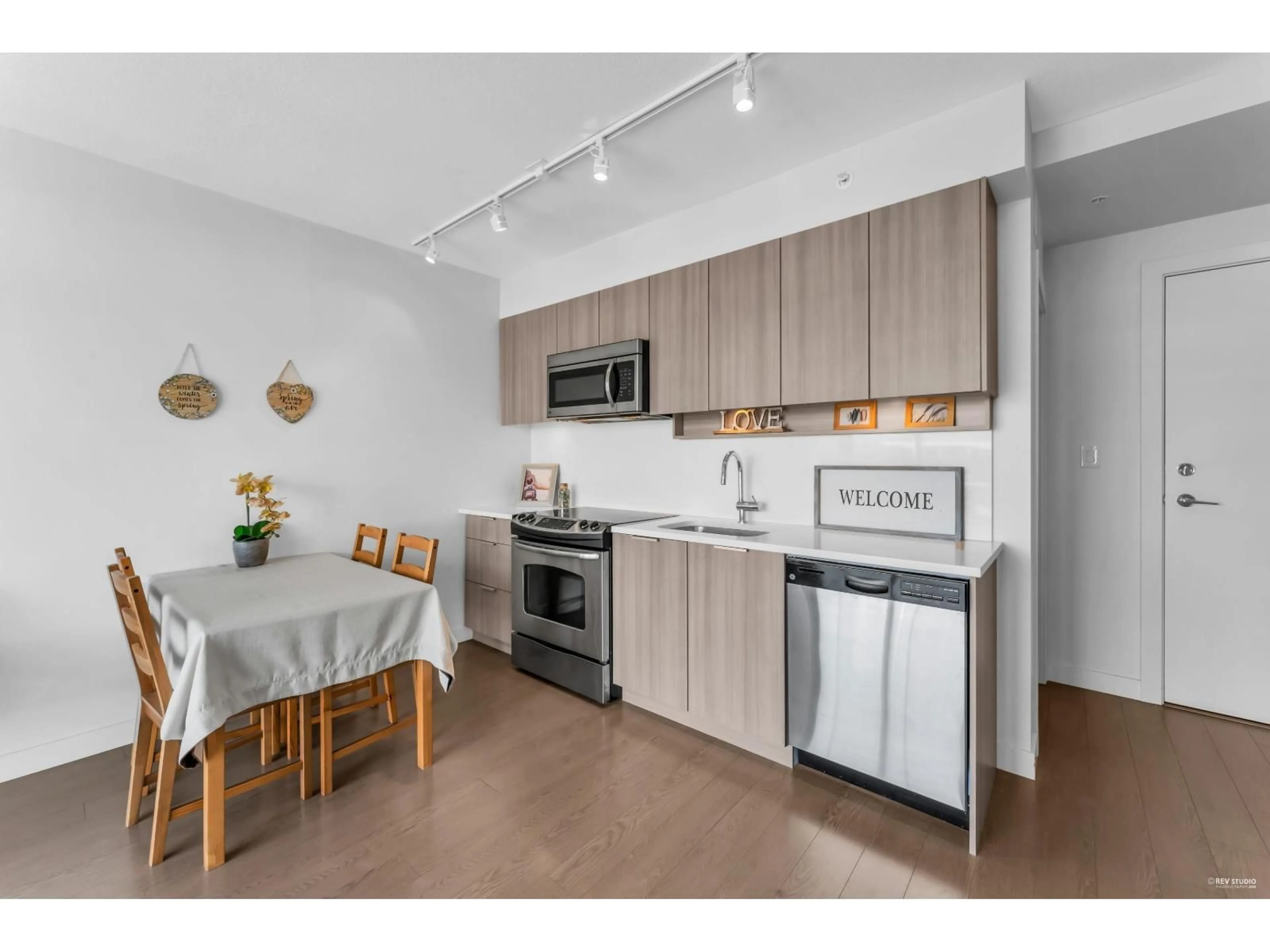 Standard kitchen, unknown for 2602 - 13308 CENTRAL, Surrey British Columbia V3T0M4