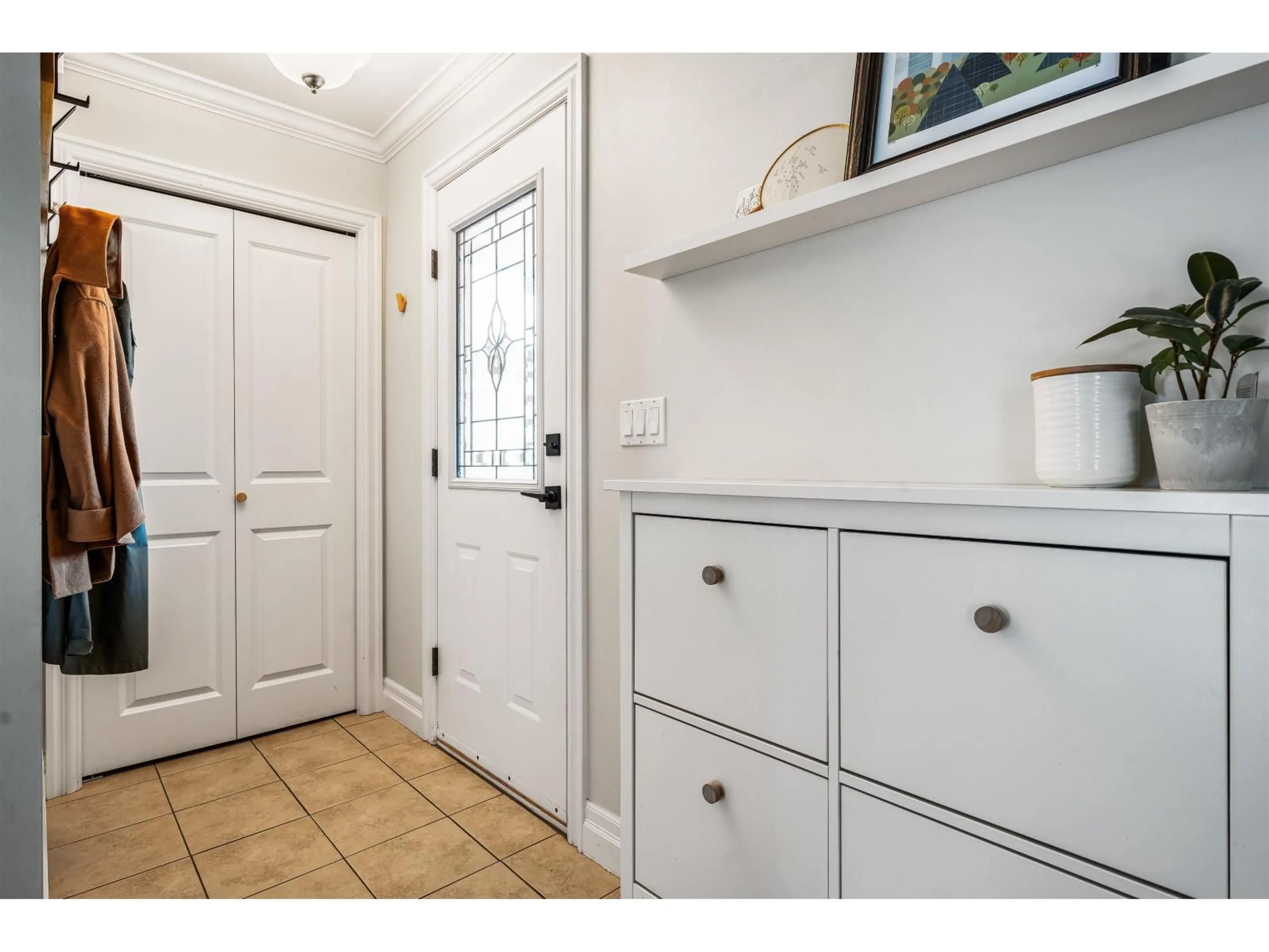 Indoor entryway for 5909 COWICHAN STREET, Chilliwack British Columbia V2R0G8