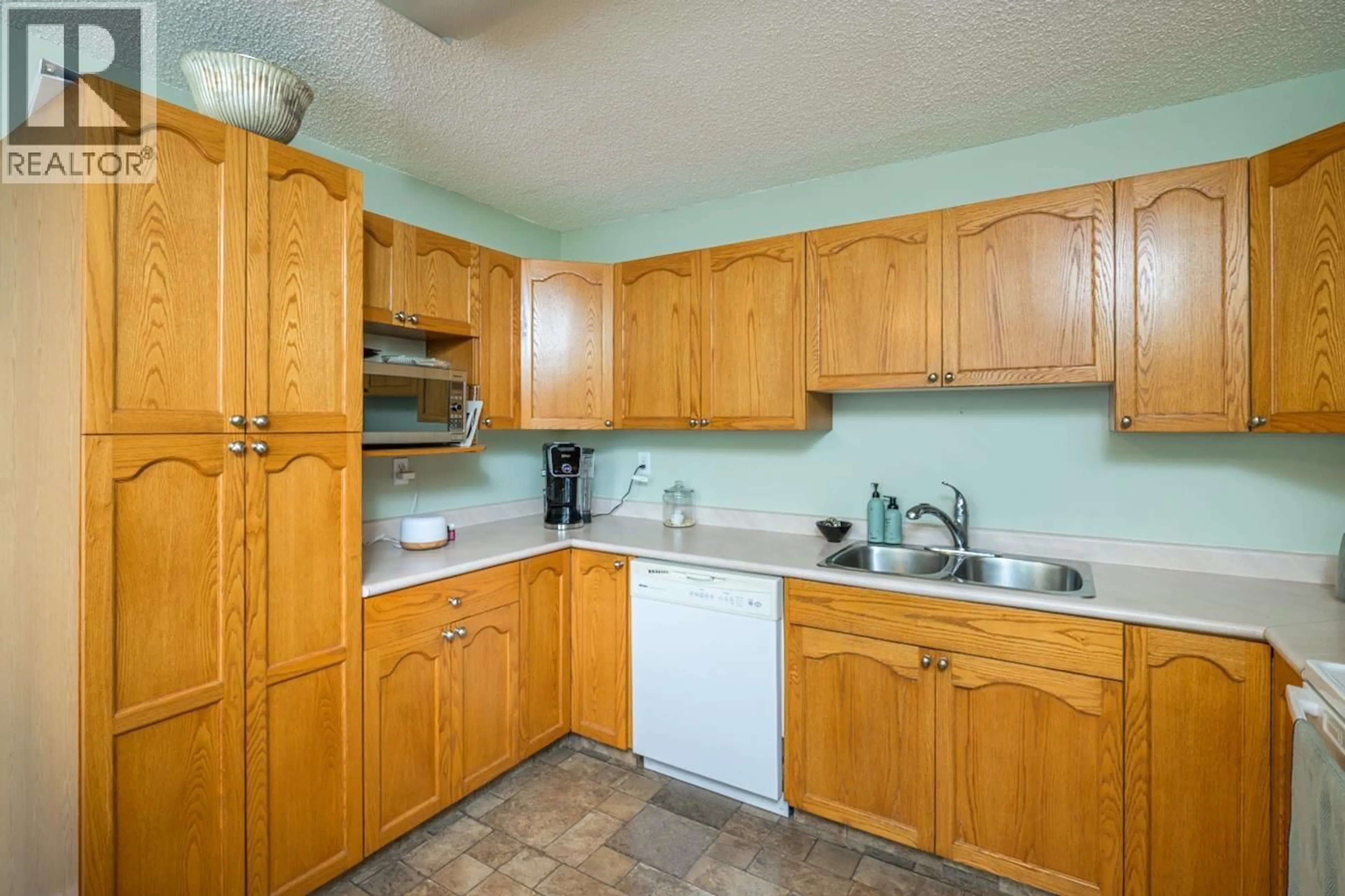 Standard kitchen, unknown for 102 - 3233 MCGILL CRESCENT, Prince George British Columbia V2N2T4