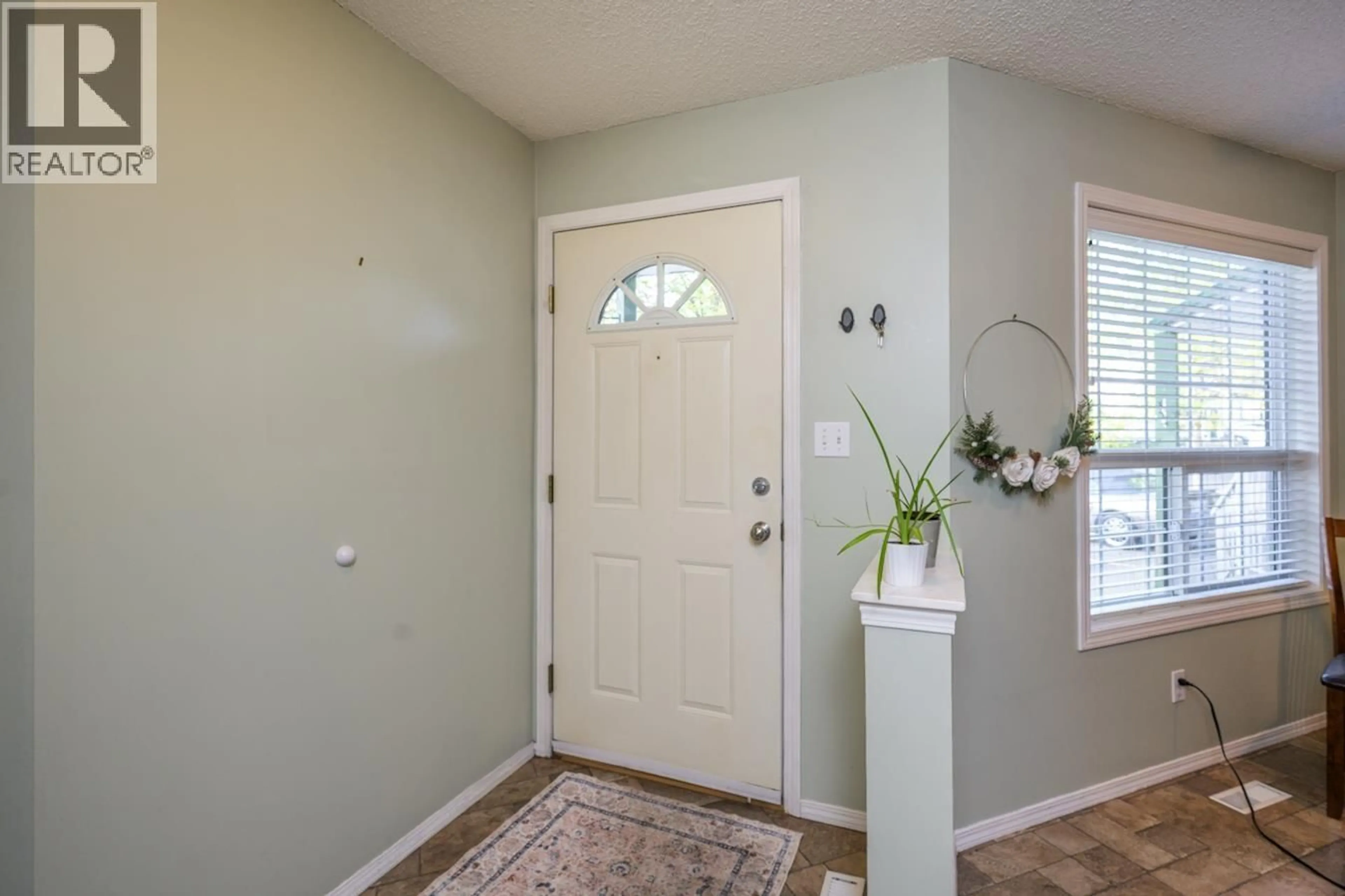 Indoor entryway for 102 - 3233 MCGILL CRESCENT, Prince George British Columbia V2N2T4