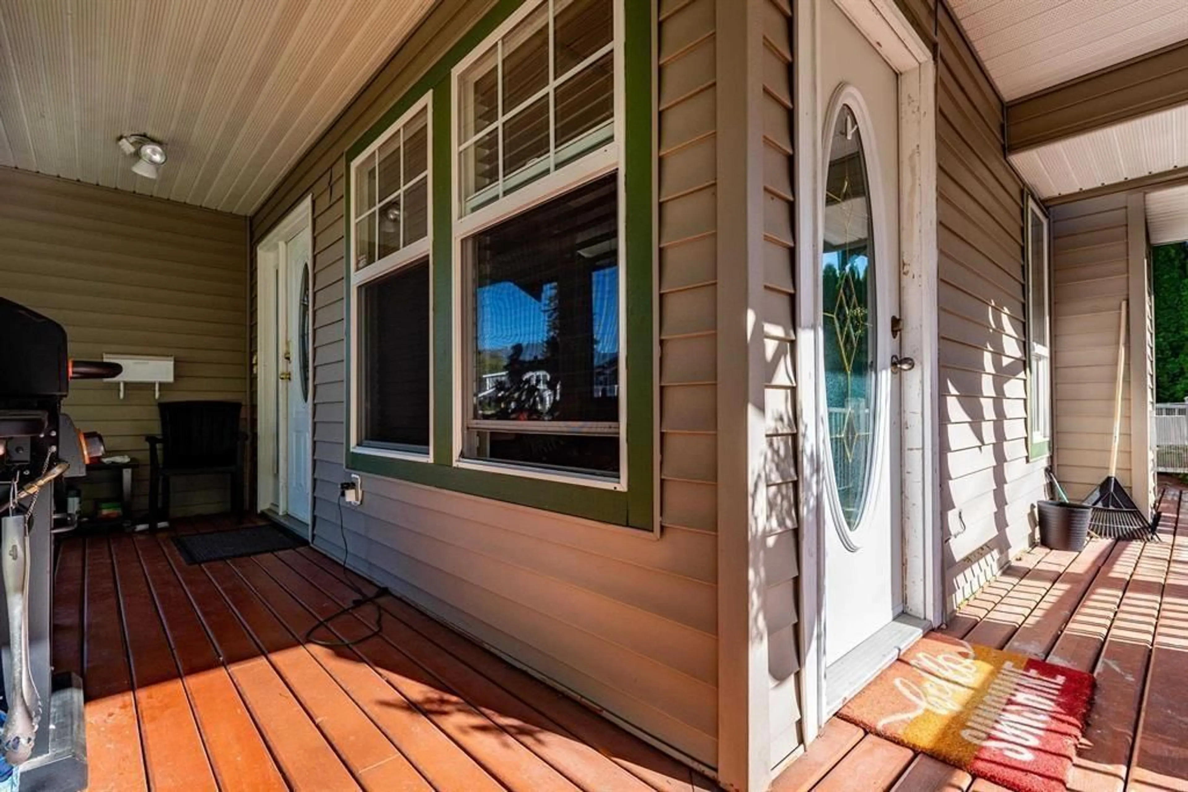 Home with vinyl exterior material, street for B - 9570 HAZEL STREET, Chilliwack British Columbia V2P5N9