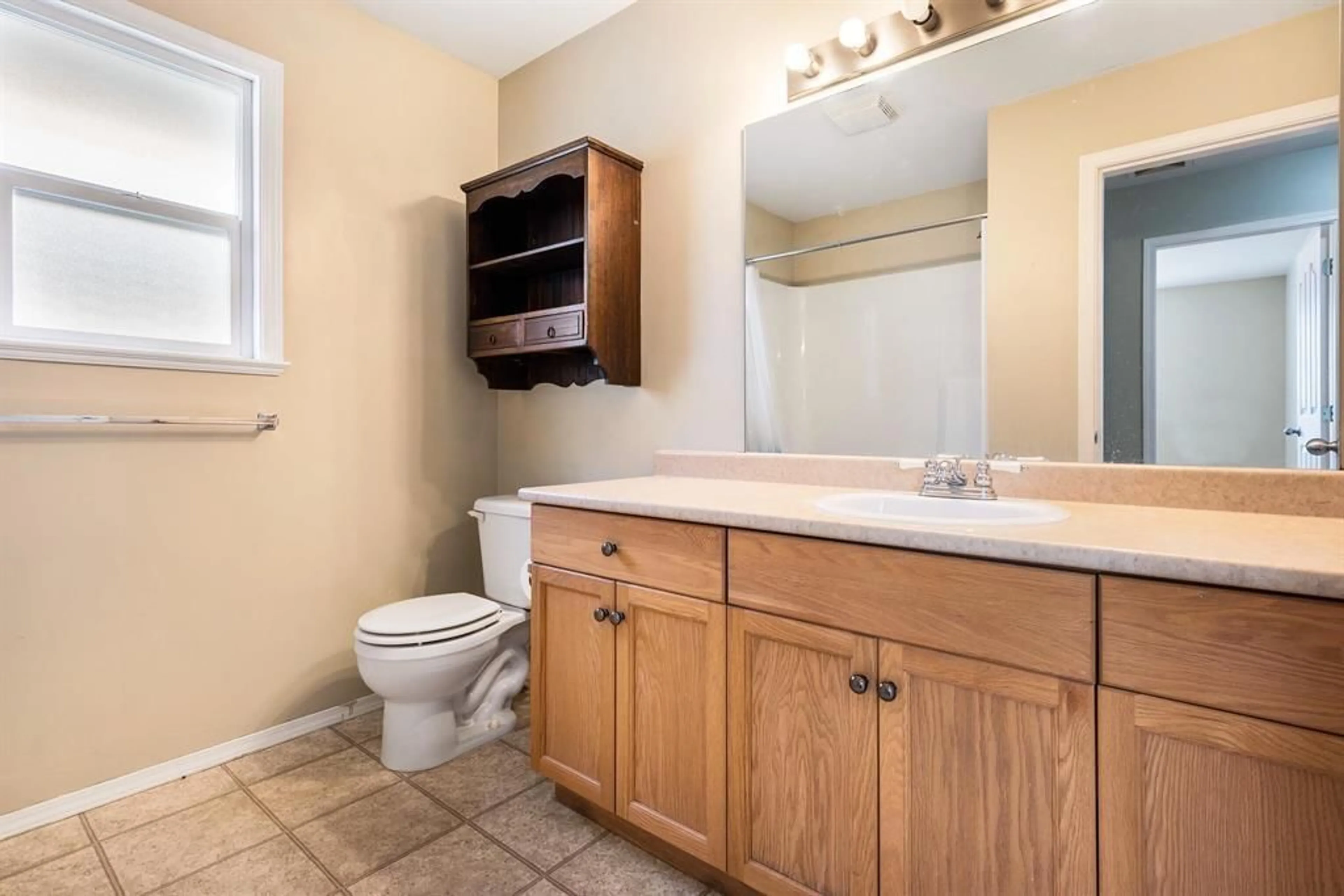 Standard bathroom, ceramic/tile floor for B - 9570 HAZEL STREET, Chilliwack British Columbia V2P5N9
