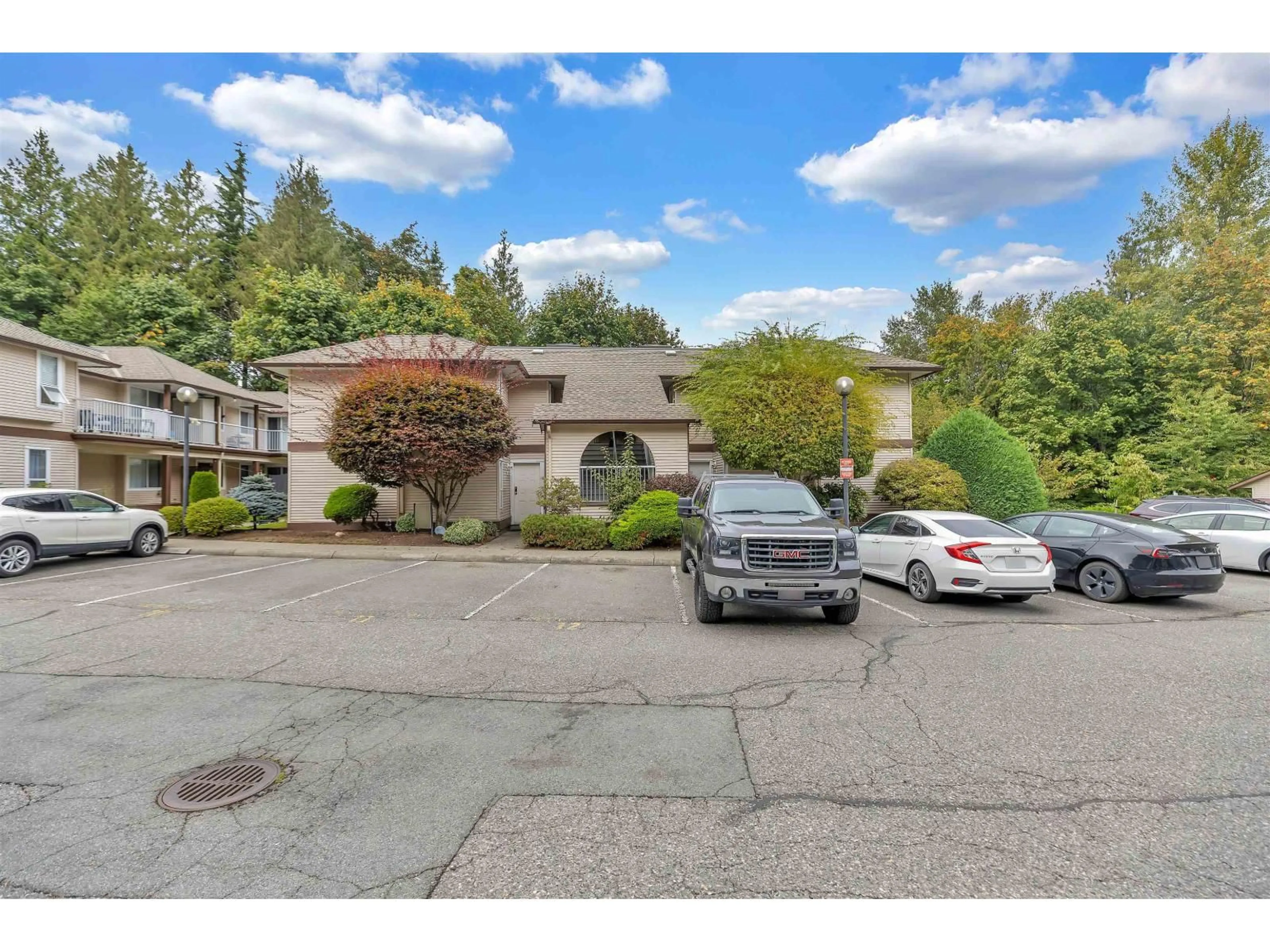 A pic from outside/outdoor area/front of a property/back of a property/a pic from drone, street for 404 - 1750 MCKENZIE, Abbotsford British Columbia V2S3Z3