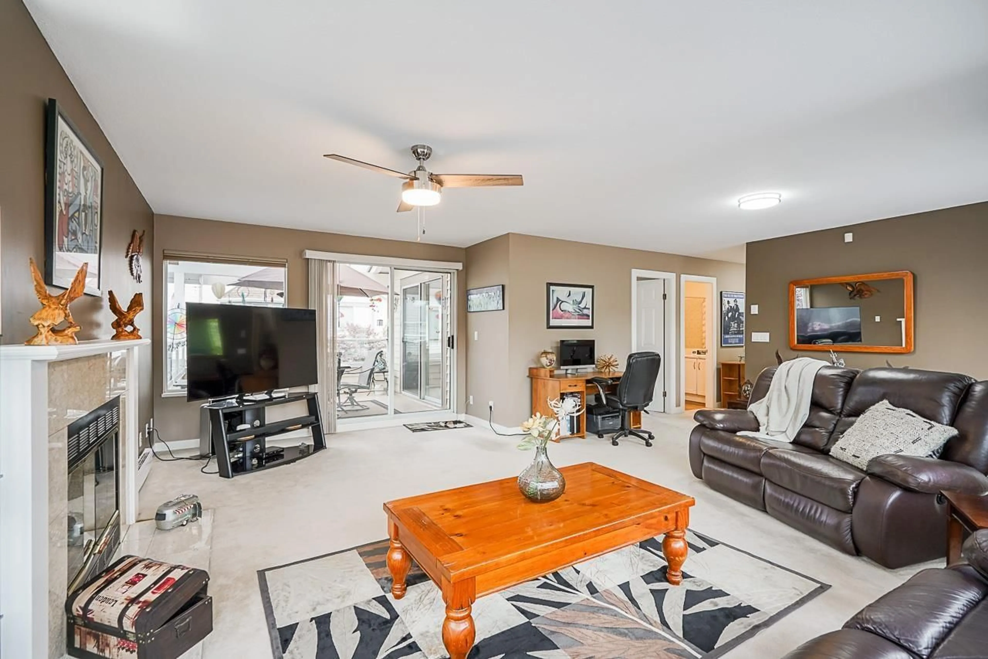 Living room with furniture, unknown for 20 - 9259 122, Surrey British Columbia V3V7R3