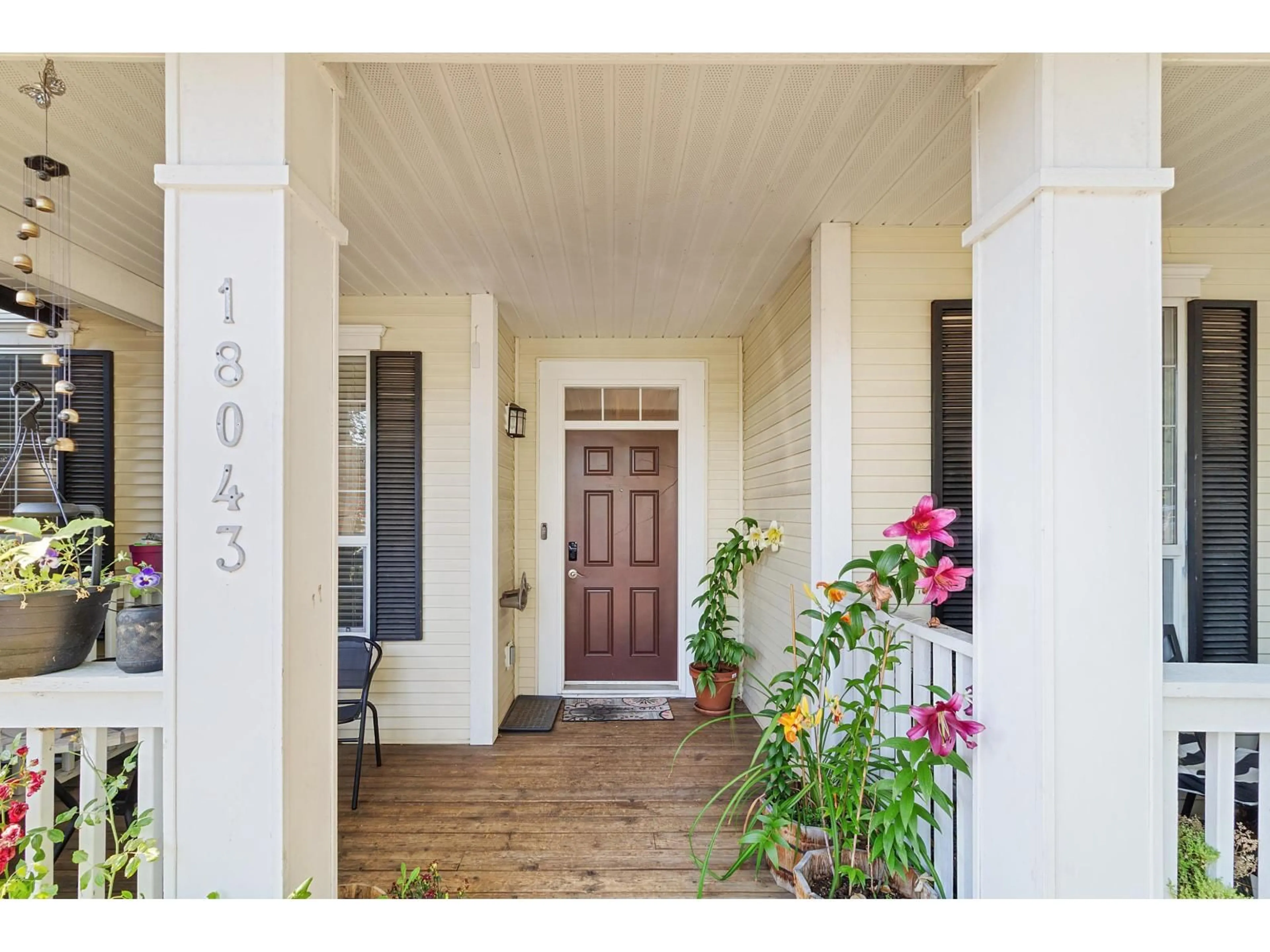 Indoor entryway for 18043 70, Surrey British Columbia V3S6X3