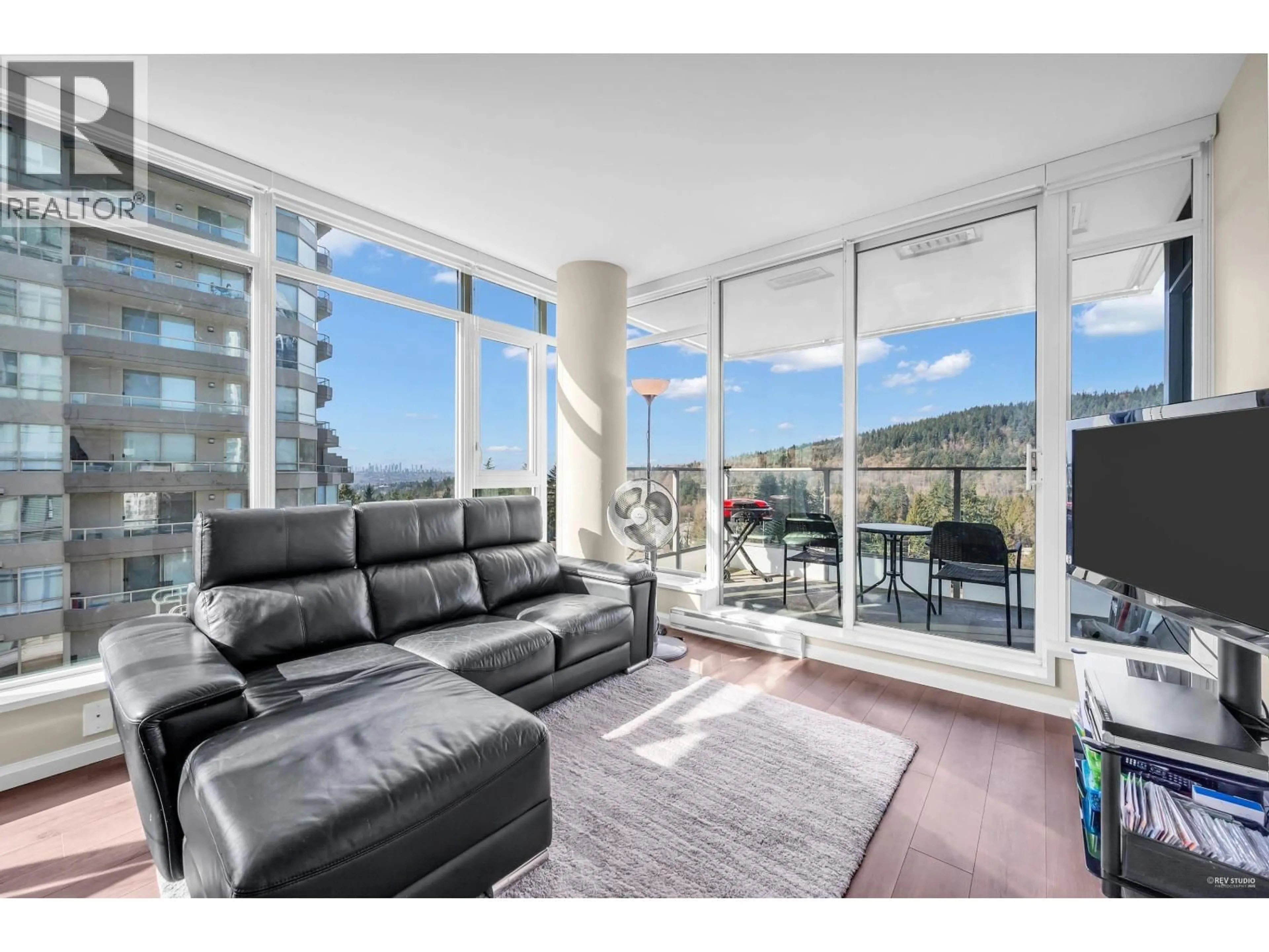 Living room with furniture, unknown for 1002 - 520 COMO LAKE AVENUE, Coquitlam British Columbia V3J0E8