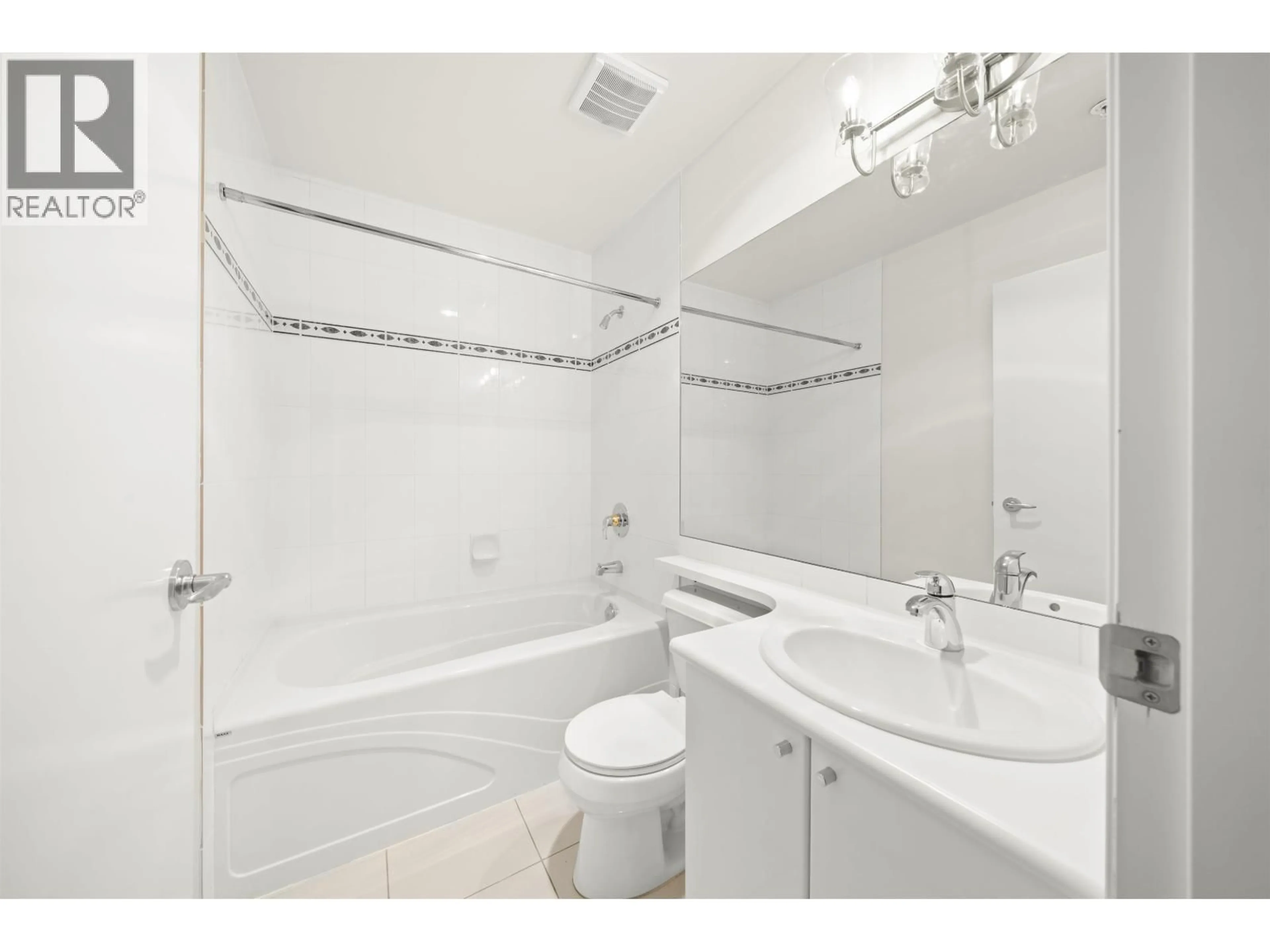 Standard bathroom, ceramic/tile floor for 2605 - 1239 GEORGIA STREET, Vancouver British Columbia V6E4R8