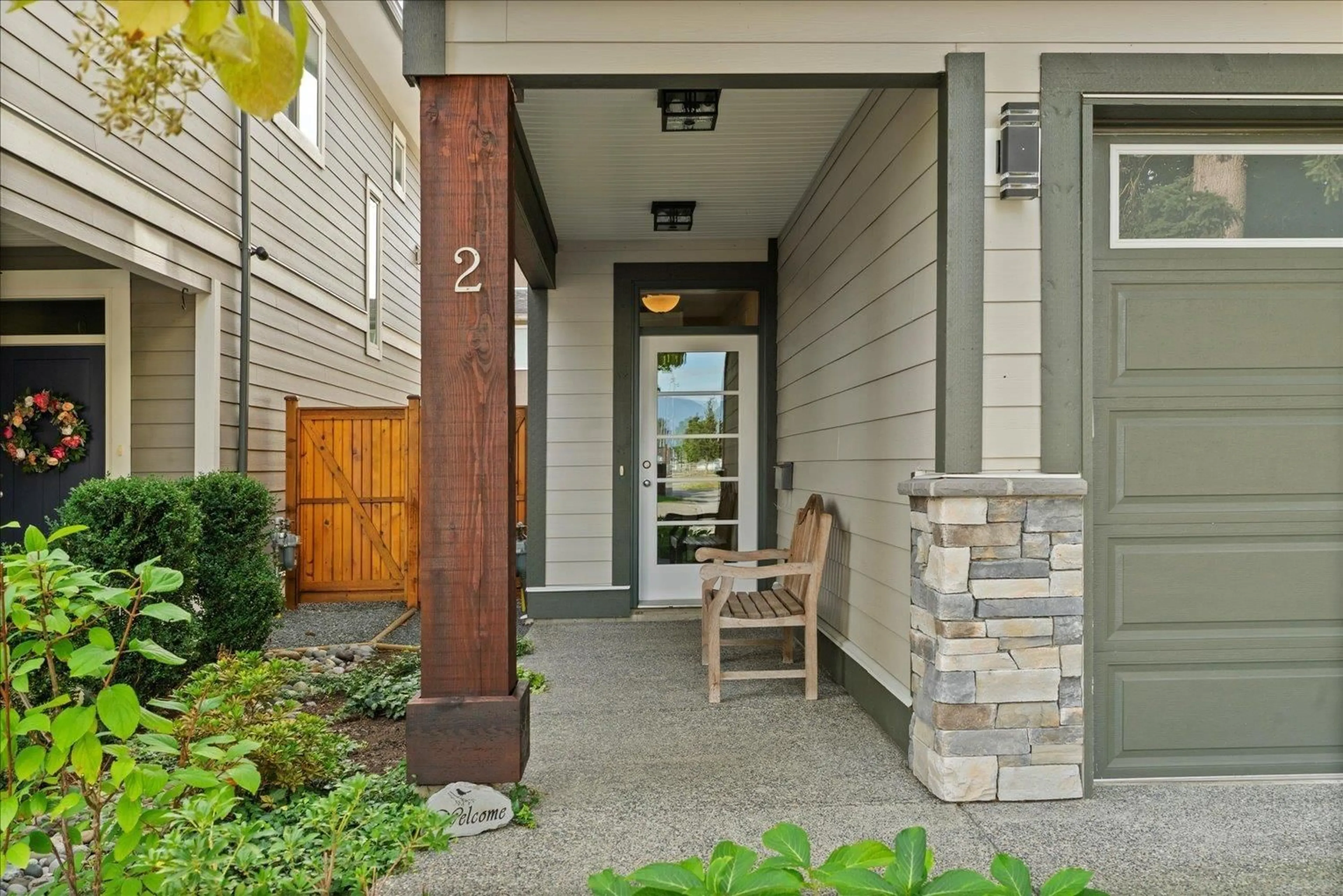 Indoor entryway for 2 - 46392 YALE ROAD, Chilliwack British Columbia V2P2R2