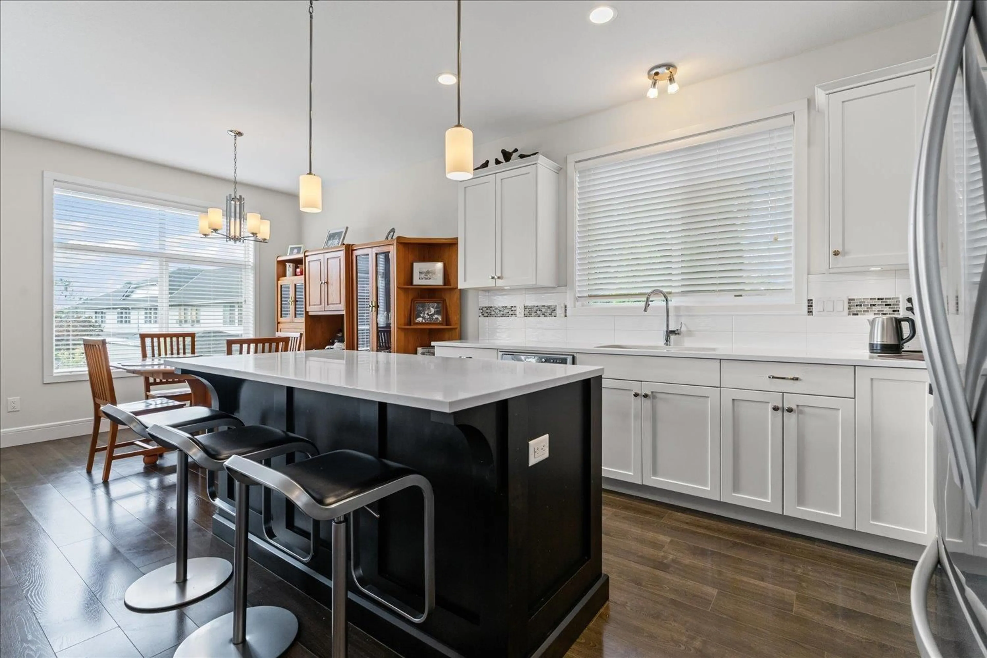 Open concept kitchen, ceramic/tile floor for 2 - 46392 YALE ROAD, Chilliwack British Columbia V2P2R2