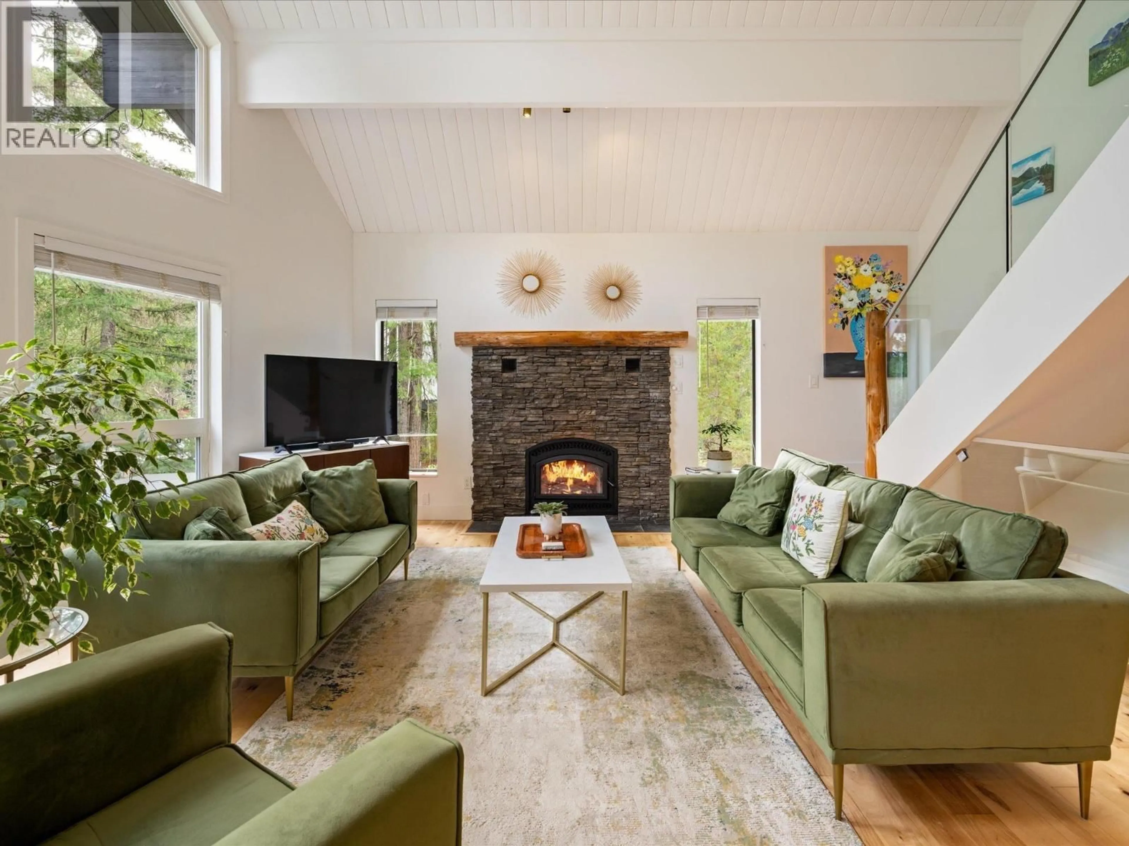 Living room with furniture, unknown for 16 GARIBALDI DRIVE, Whistler British Columbia V8E0A7