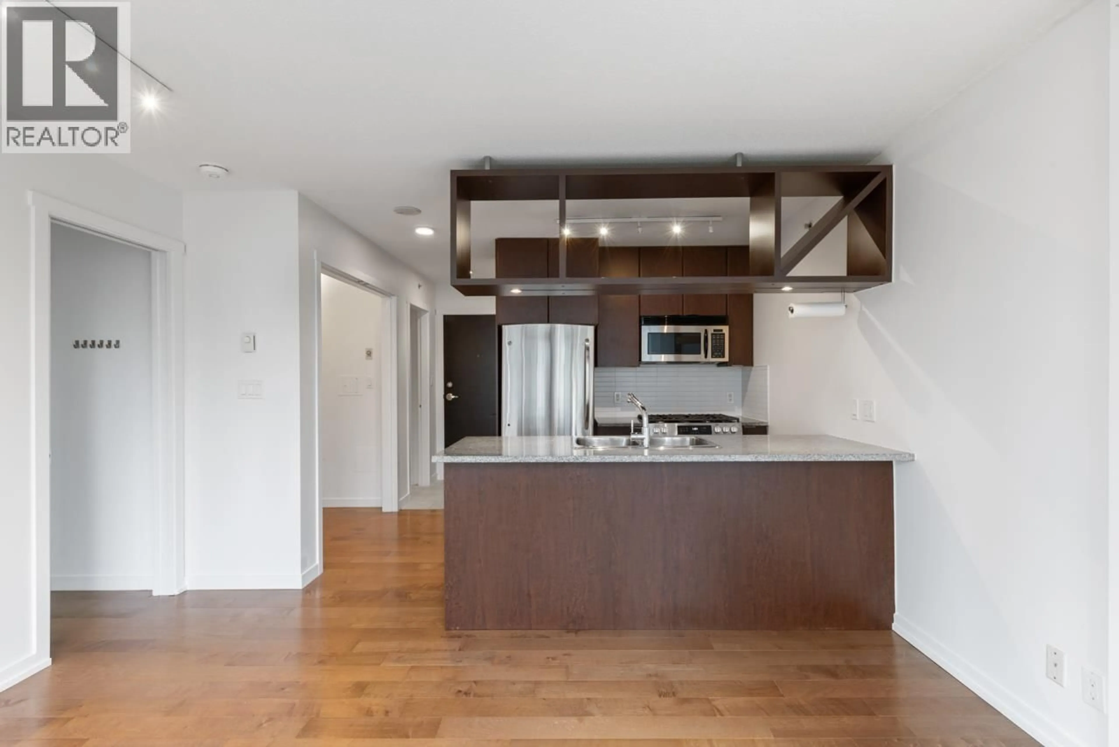 Open concept kitchen, wood/laminate floor for 504 - 1001 RICHARDS STREET, Vancouver British Columbia V6B1J6