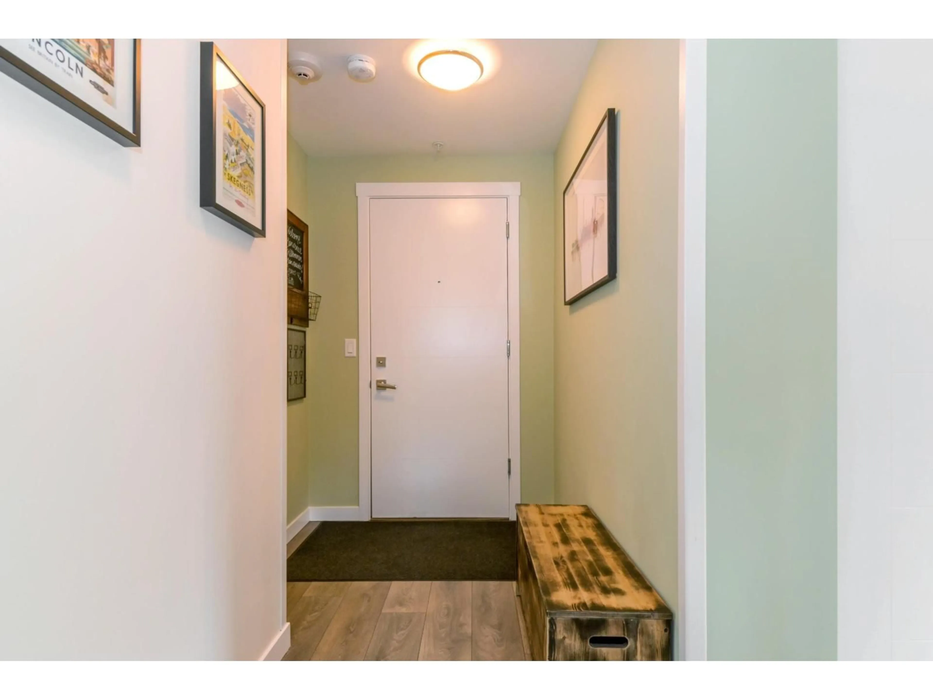 Indoor entryway for 410 - 2242 WHATCOM, Abbotsford British Columbia V3G0G3