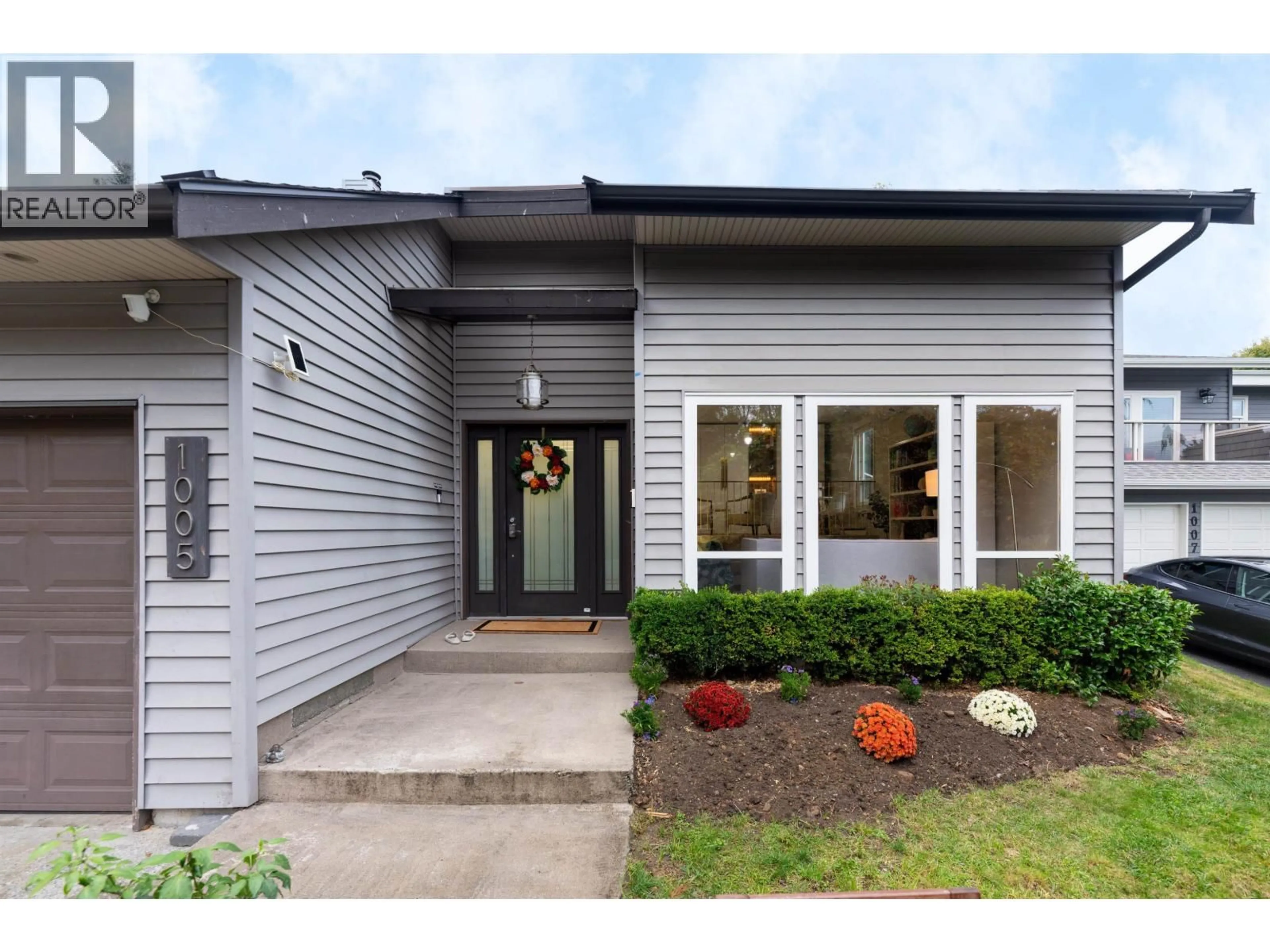 Home with vinyl exterior material, street for 1005 ALPINE PLACE, Port Moody British Columbia V3H3Y5