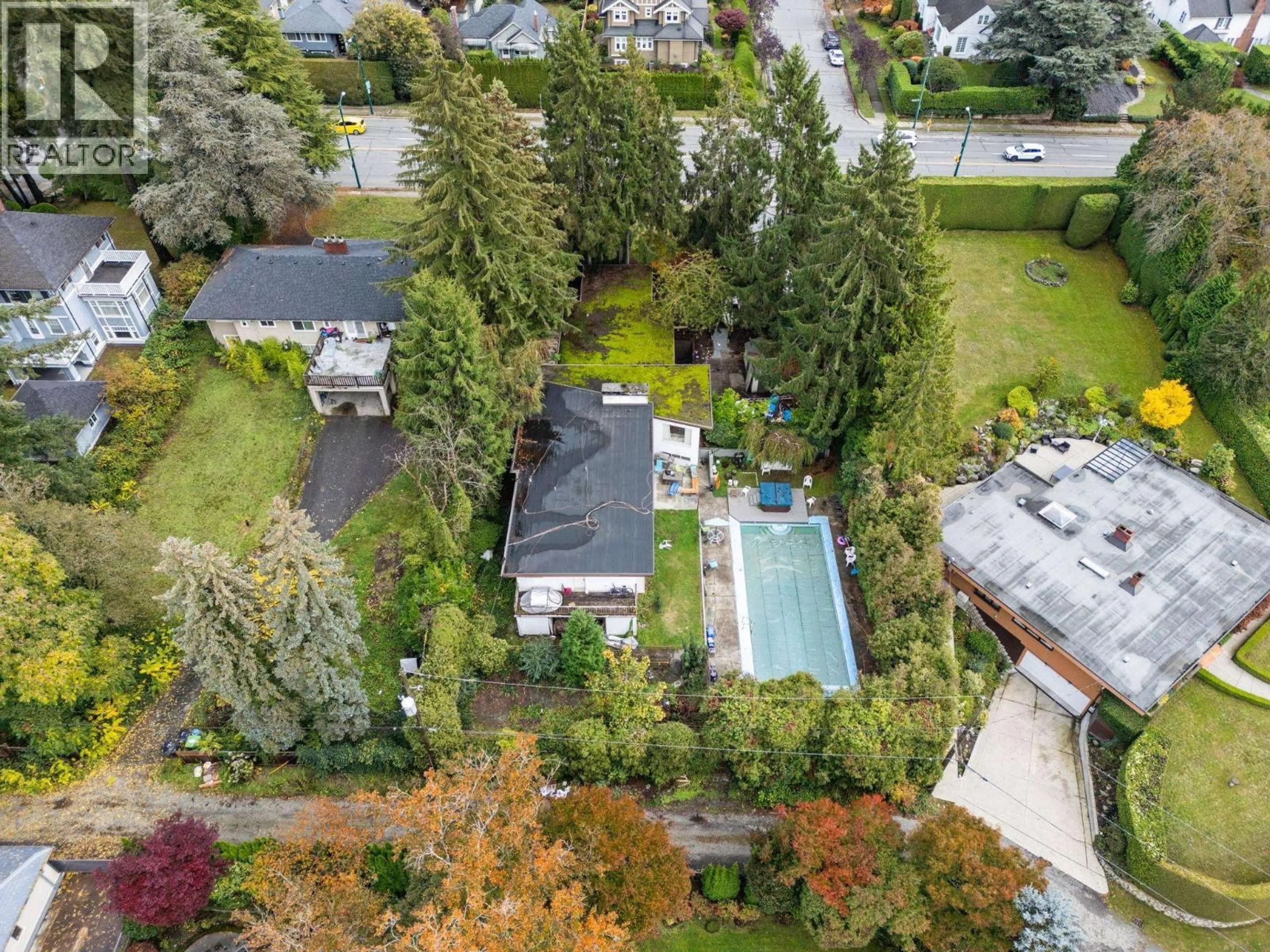 A pic from outside/outdoor area/front of a property/back of a property/a pic from drone, unknown for 5383 GRANVILLE STREET, Vancouver British Columbia V6M3C2