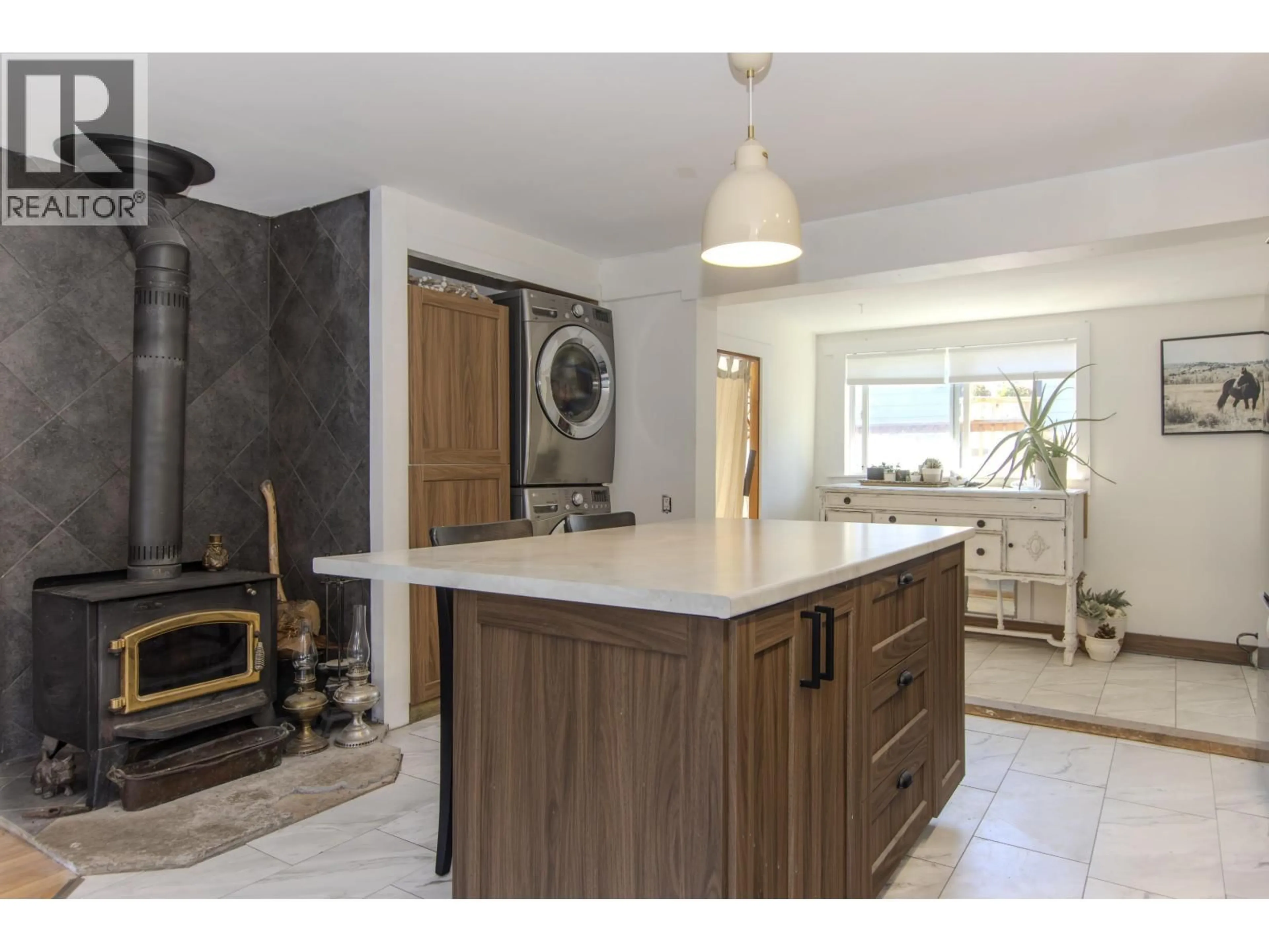 Open concept kitchen, unknown for 76 - 40157 GOVERNMENT ROAD, Squamish British Columbia V0N1T0