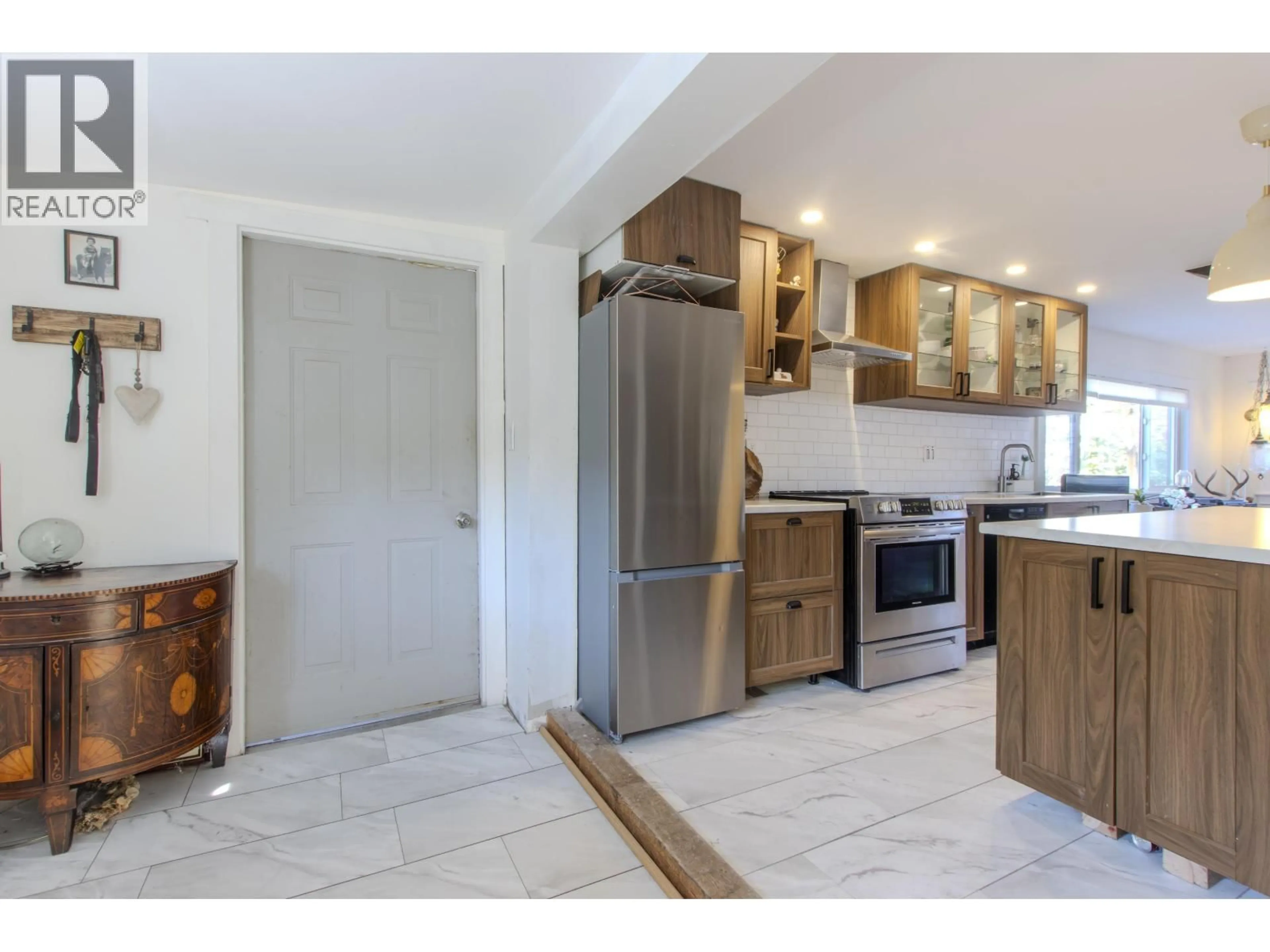 Open concept kitchen, ceramic/tile floor for 76 - 40157 GOVERNMENT ROAD, Squamish British Columbia V0N1T0