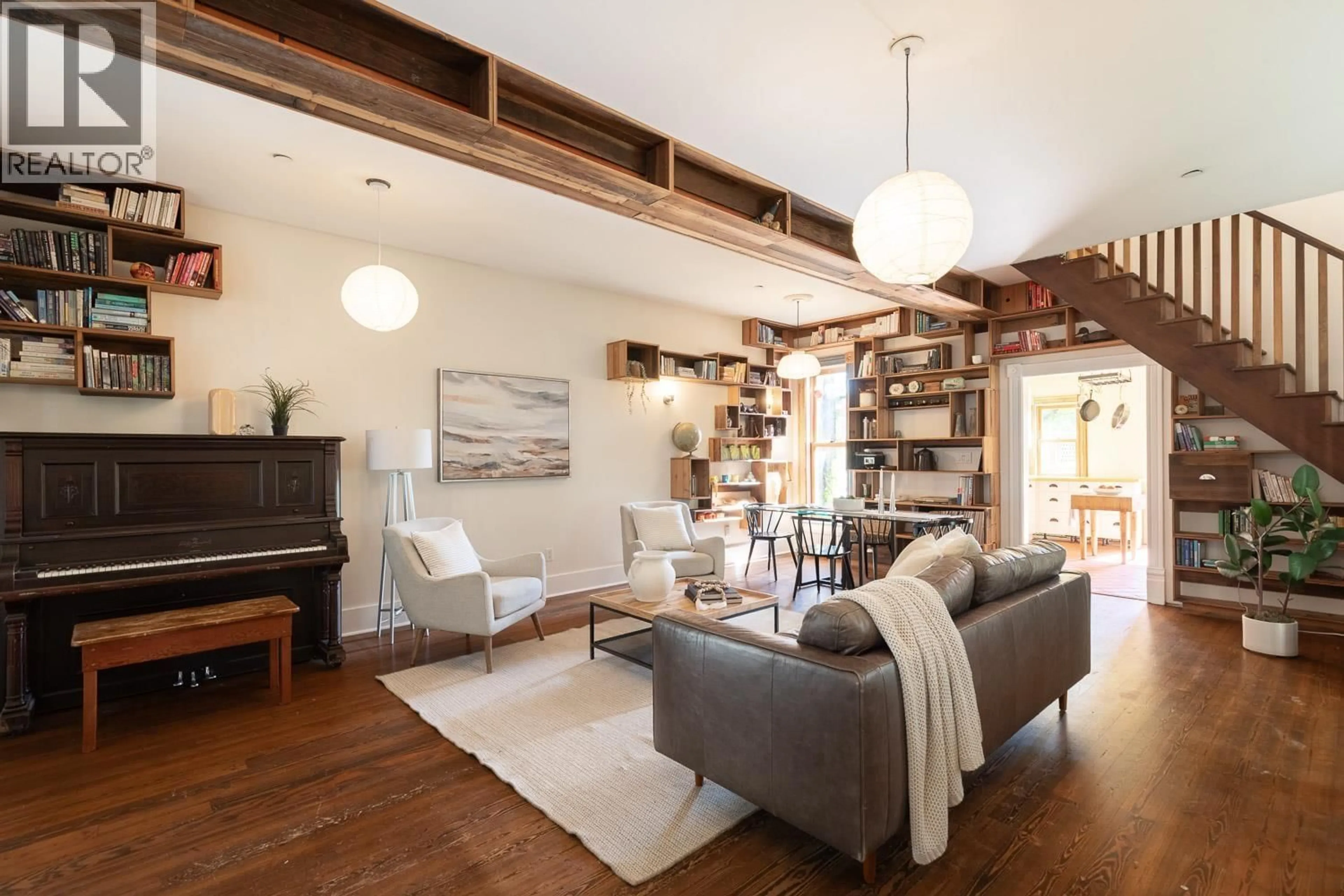 Living room with furniture, wood/laminate floor for 518 GEORGIA STREET, Vancouver British Columbia V6A1Z9