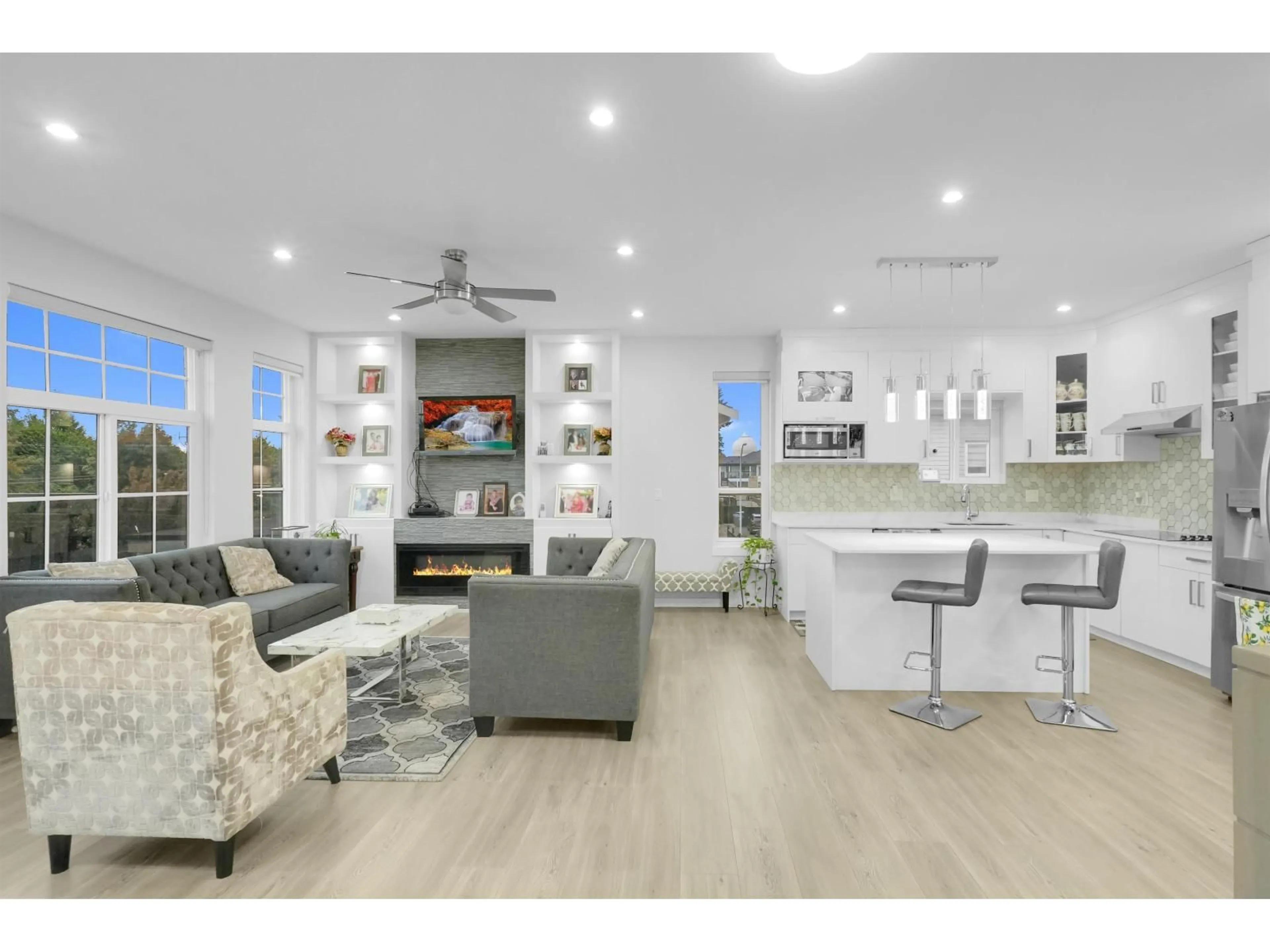 Open concept kitchen, unknown for 8069 124, Surrey British Columbia V3W0X7