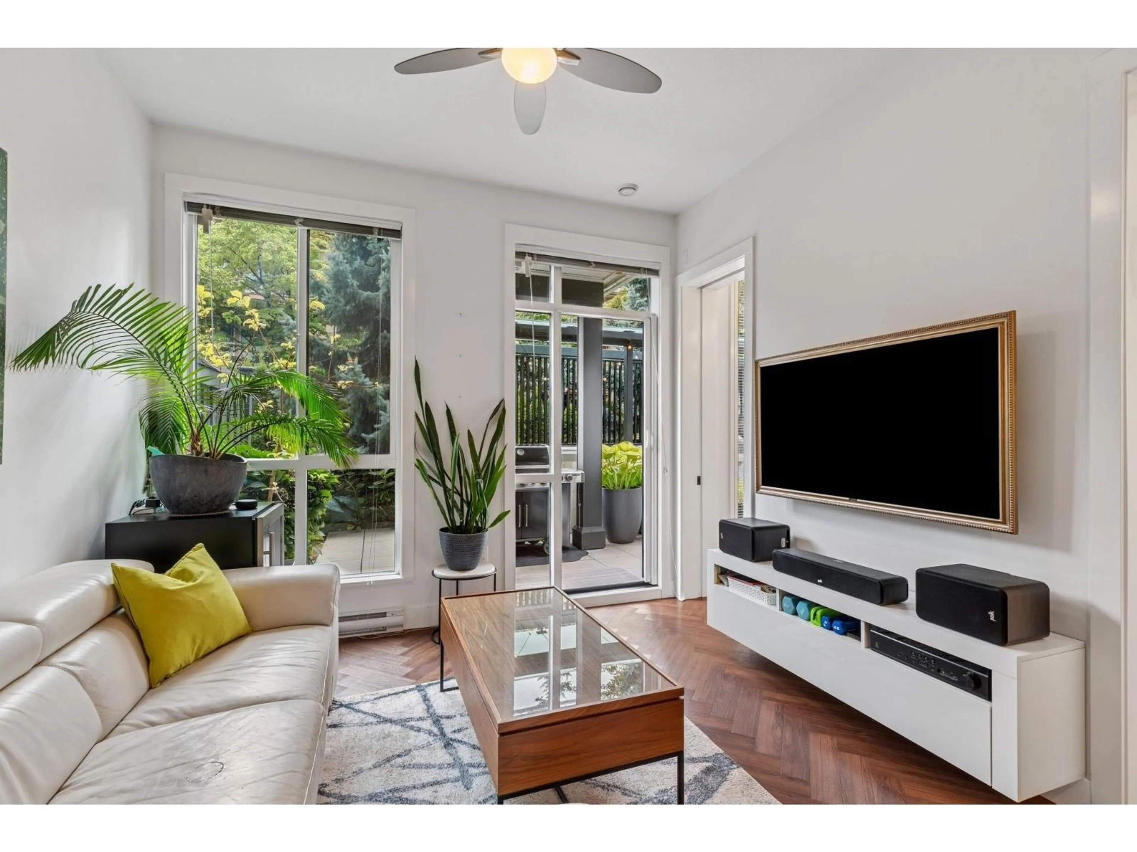 Living room with furniture, unknown for 104 - 14968 101A, Surrey British Columbia V3R0E8