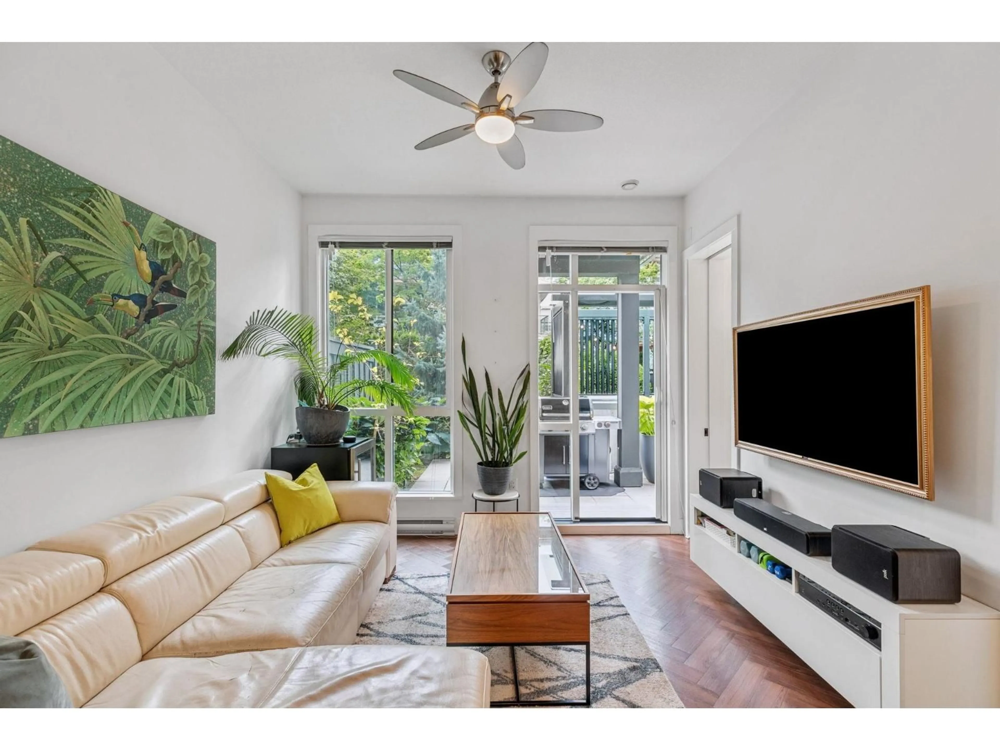 Living room with furniture, unknown for 104 - 14968 101A, Surrey British Columbia V3R0E8
