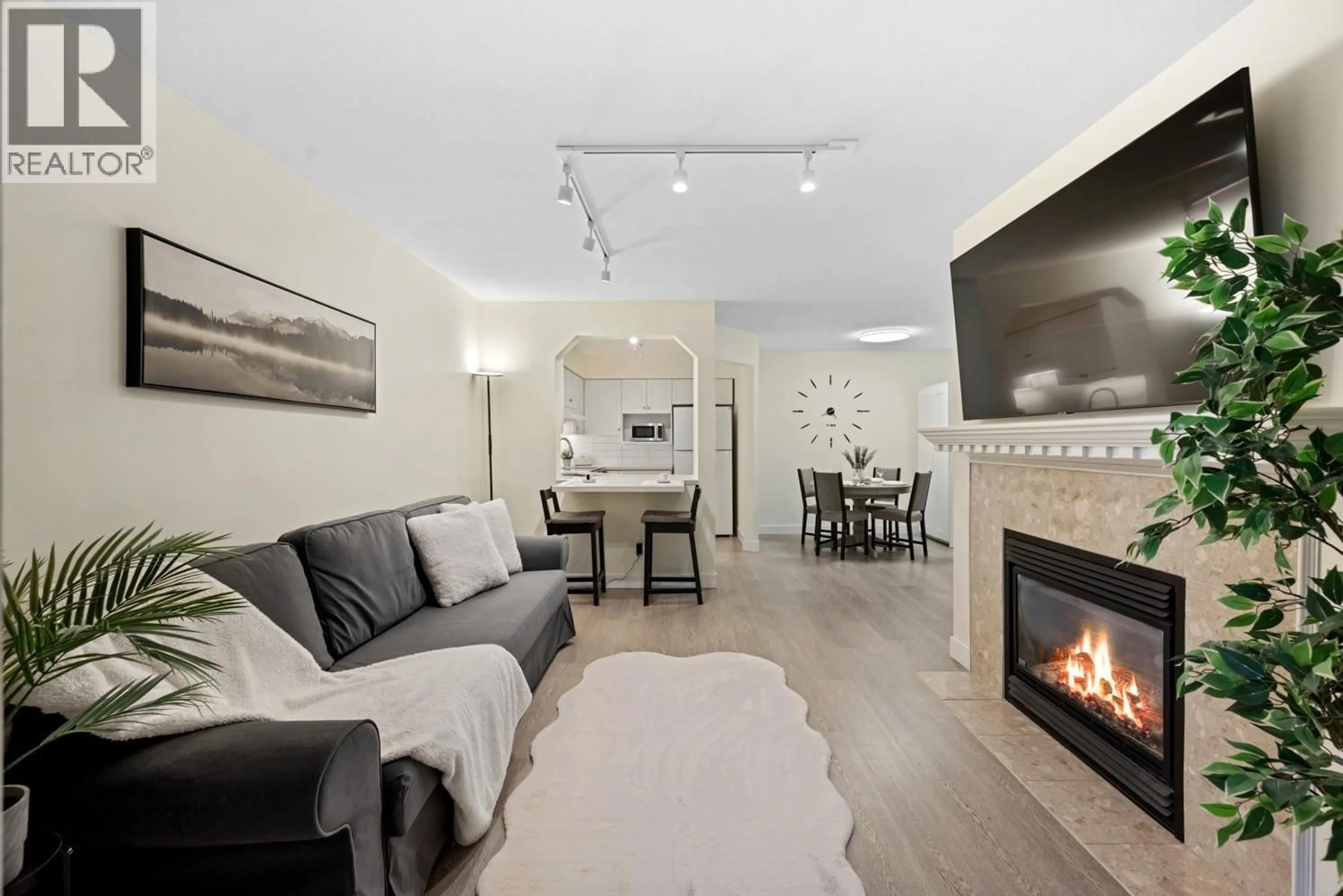 Living room with furniture, unknown for 114 - 3770 MANOR STREET, Burnaby British Columbia V5G4T5